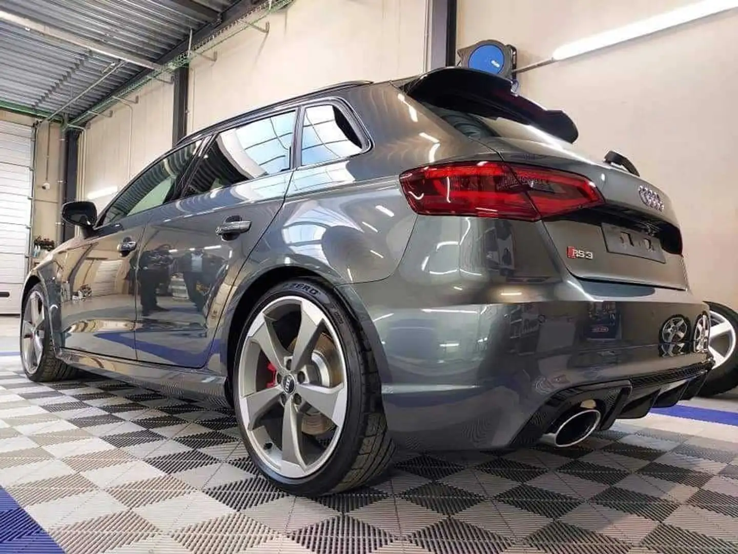 Audi RS3 Sportback 2.5 TFSI Quattro S tronic Grijs - 1