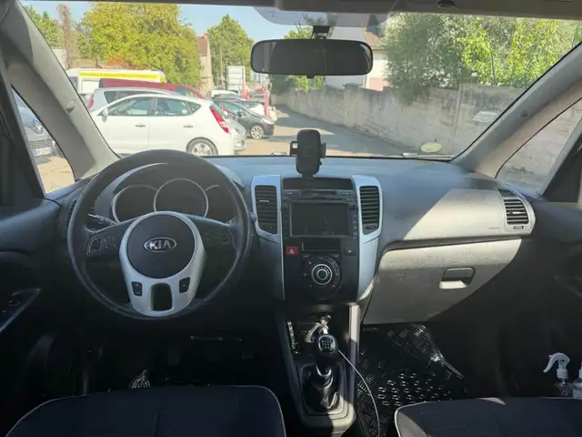 Kia Venga view 2