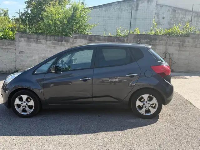 Kia Venga view 7