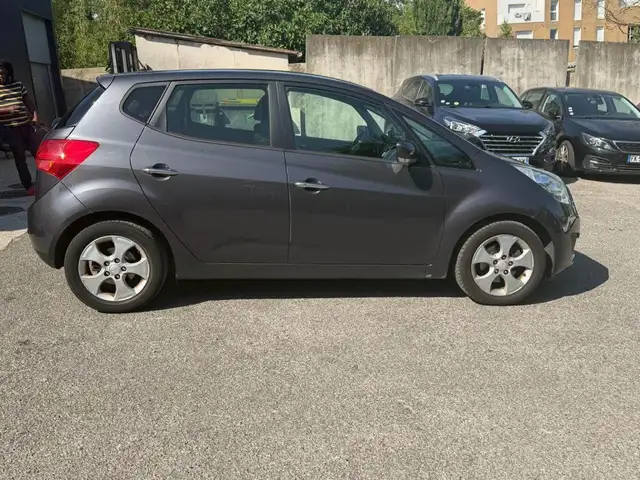 Kia Venga view 5