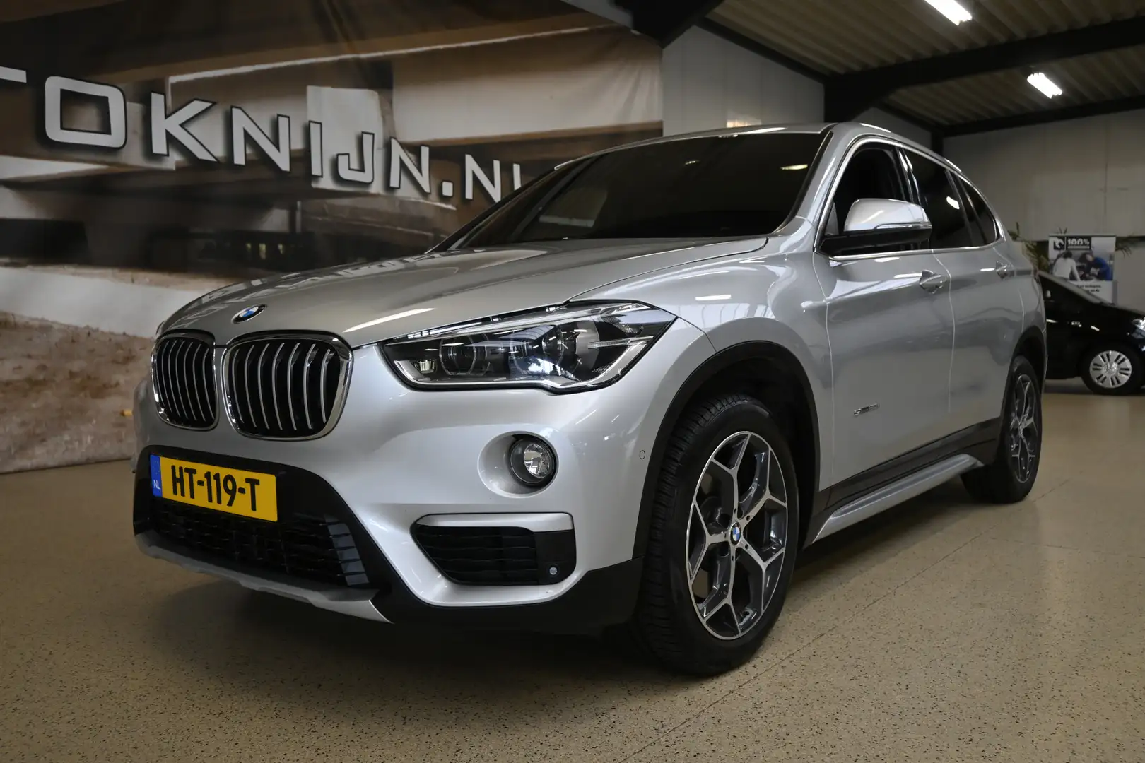 BMW X1 sDrive20i 192pk X-Line LED-koplampen | Elektrisch Šedá - 2