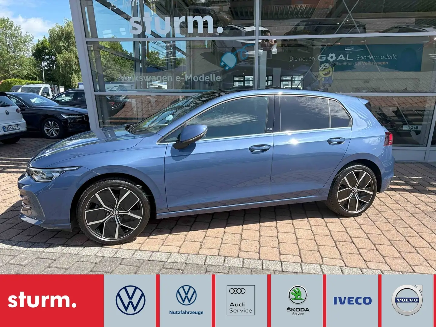 Volkswagen Golf VIII Lim. 1.5 eTSI DSG Edition 50 *Navi, Pano, He Blau - 1