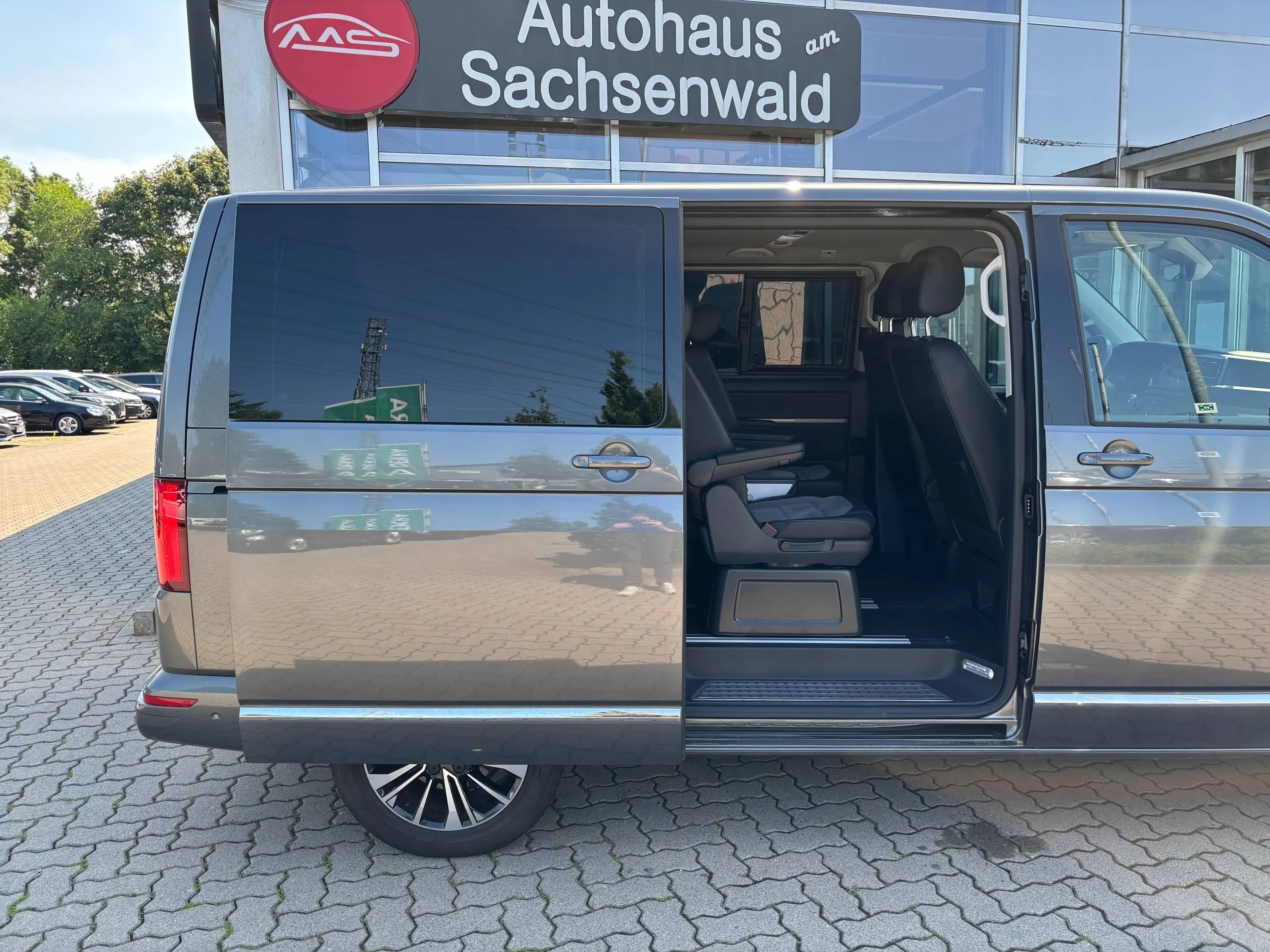 Volkswagen T6.1 Multivan Multivan Highline DSG 4MOTION ABT — photo 11