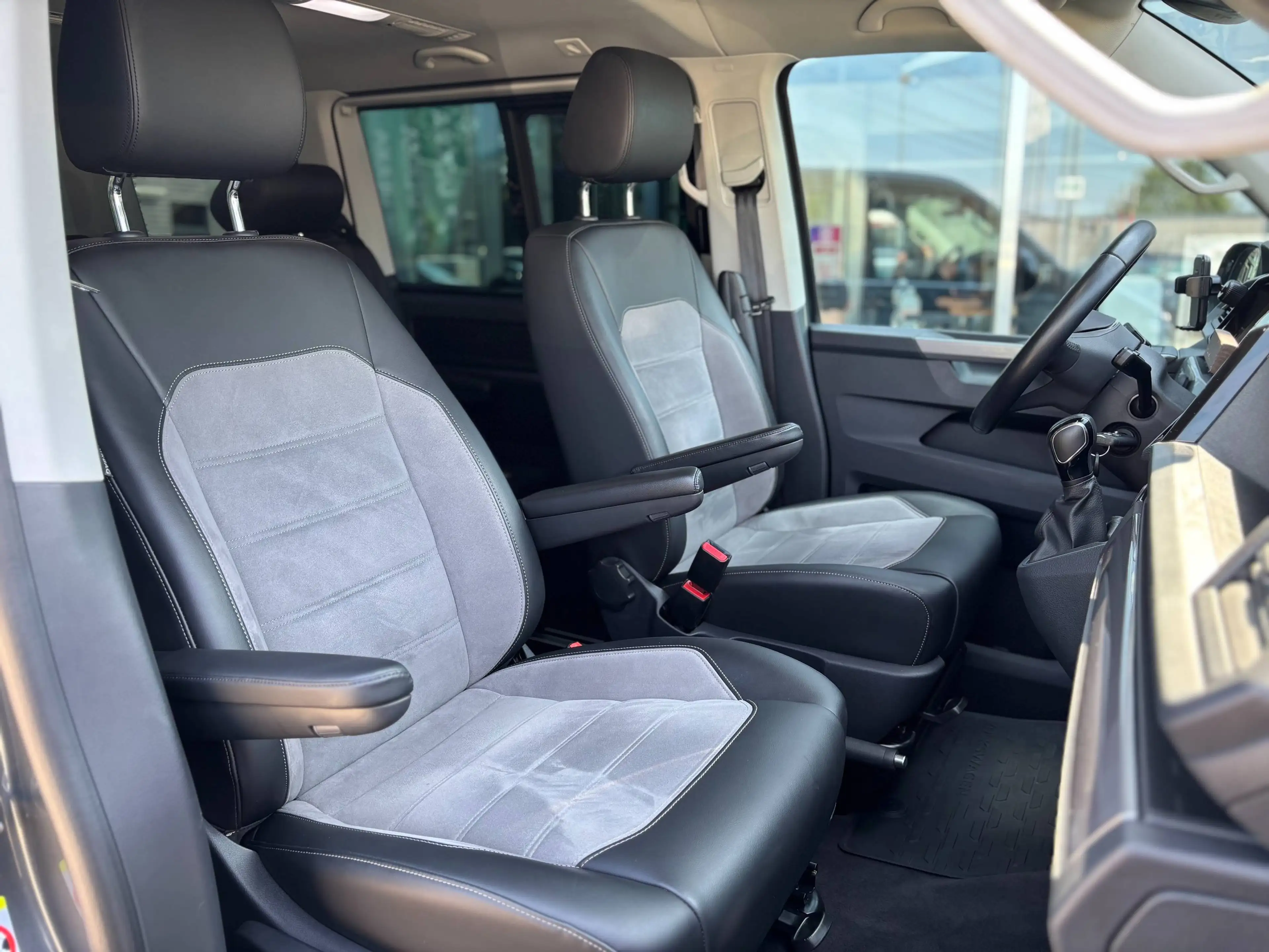 Volkswagen T6.1 Multivan Multivan Highline DSG 4MOTION ABT — photo 14