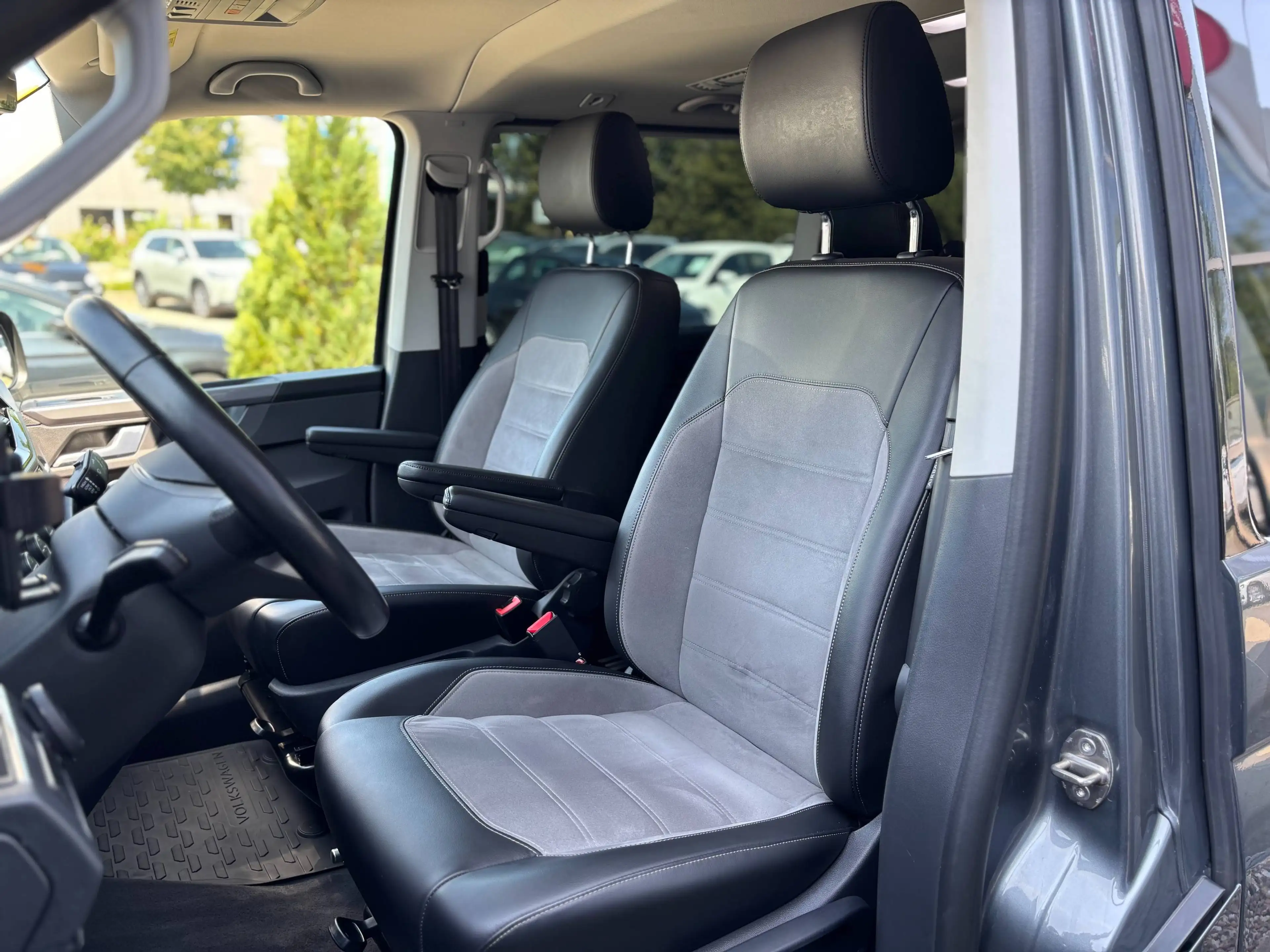 Volkswagen T6.1 Multivan Multivan Highline DSG 4MOTION ABT — photo 15