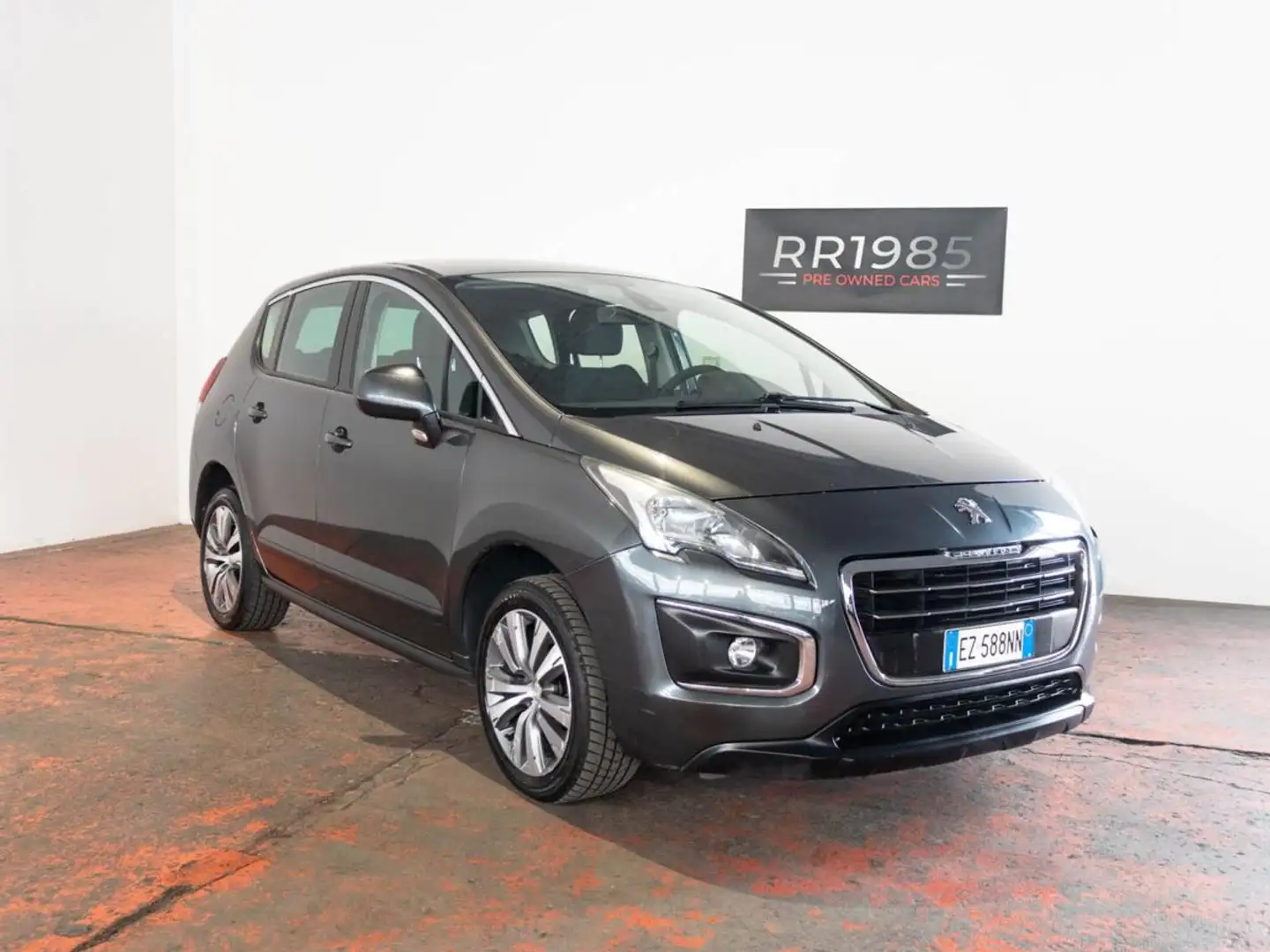 Peugeot 3008 1.6 e-HDi 115 CV Automatica Gris - 1