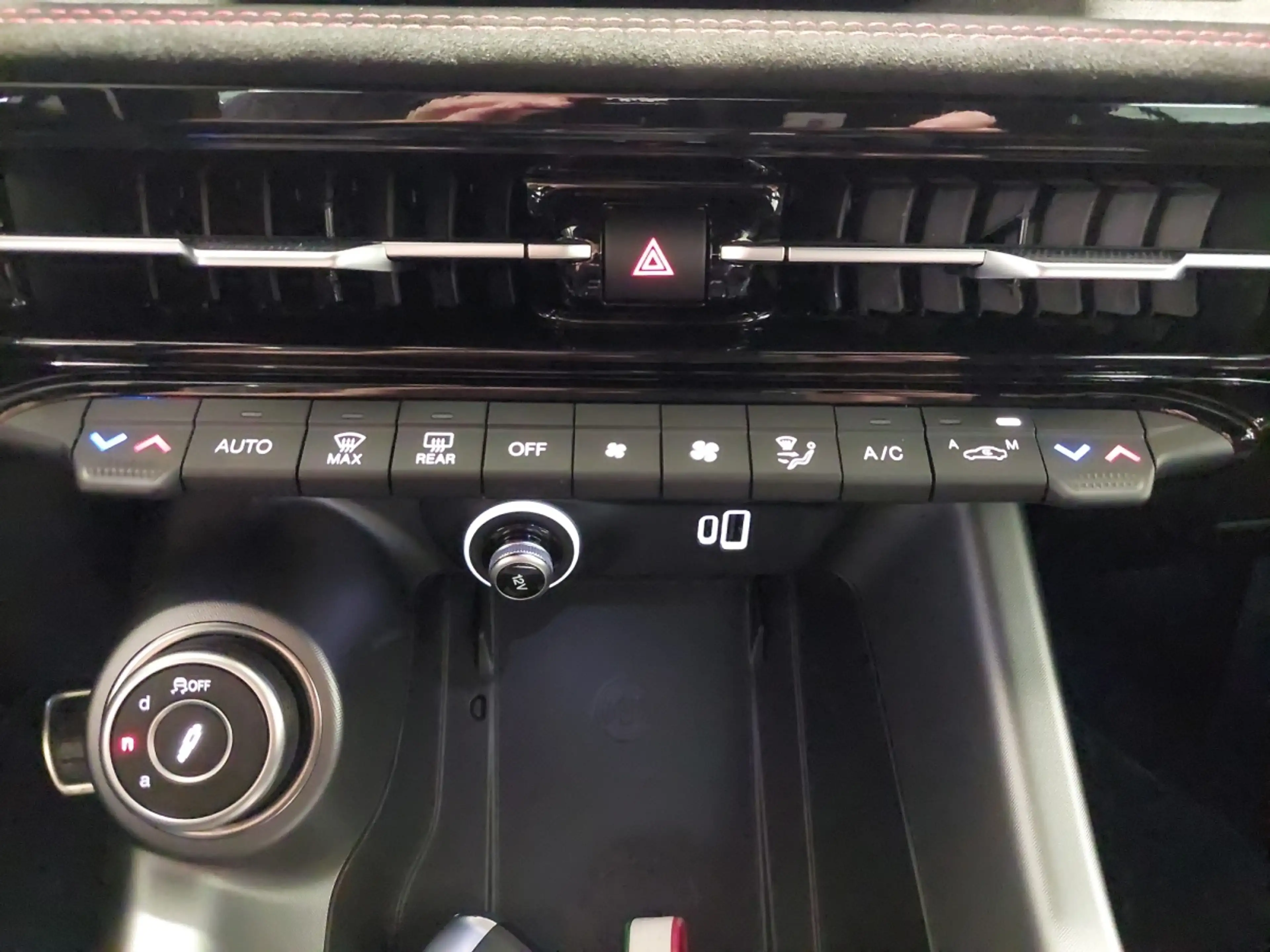 Alfa Romeo Tonale VELOCE PHEV 1,3 T4 VGT e-AWD — photo 8