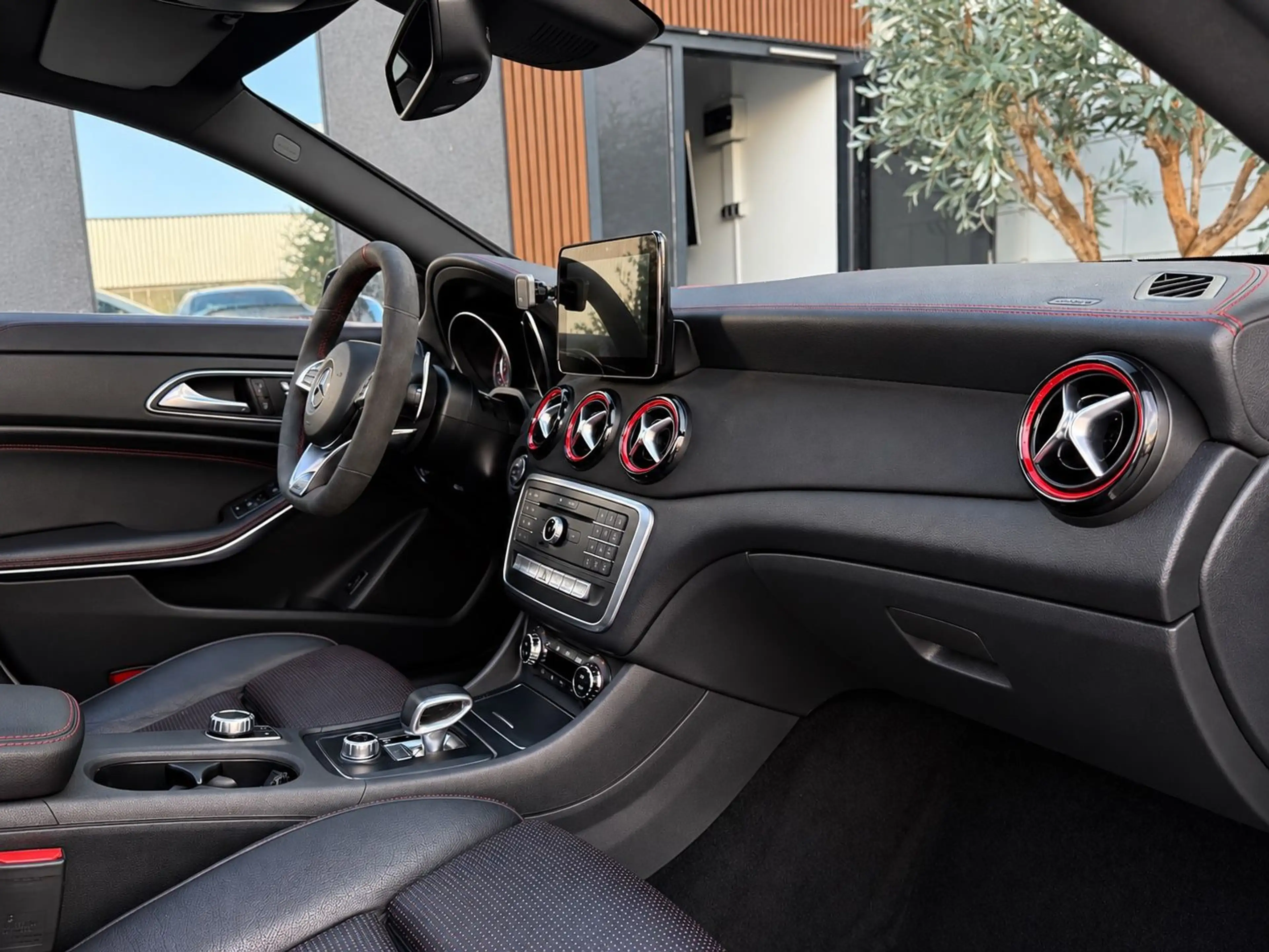 Mercedes-Benz CLA 45 AMG 4Matic*UNFALLFREI*NAVI*PANO*GARANTIE — photo 14