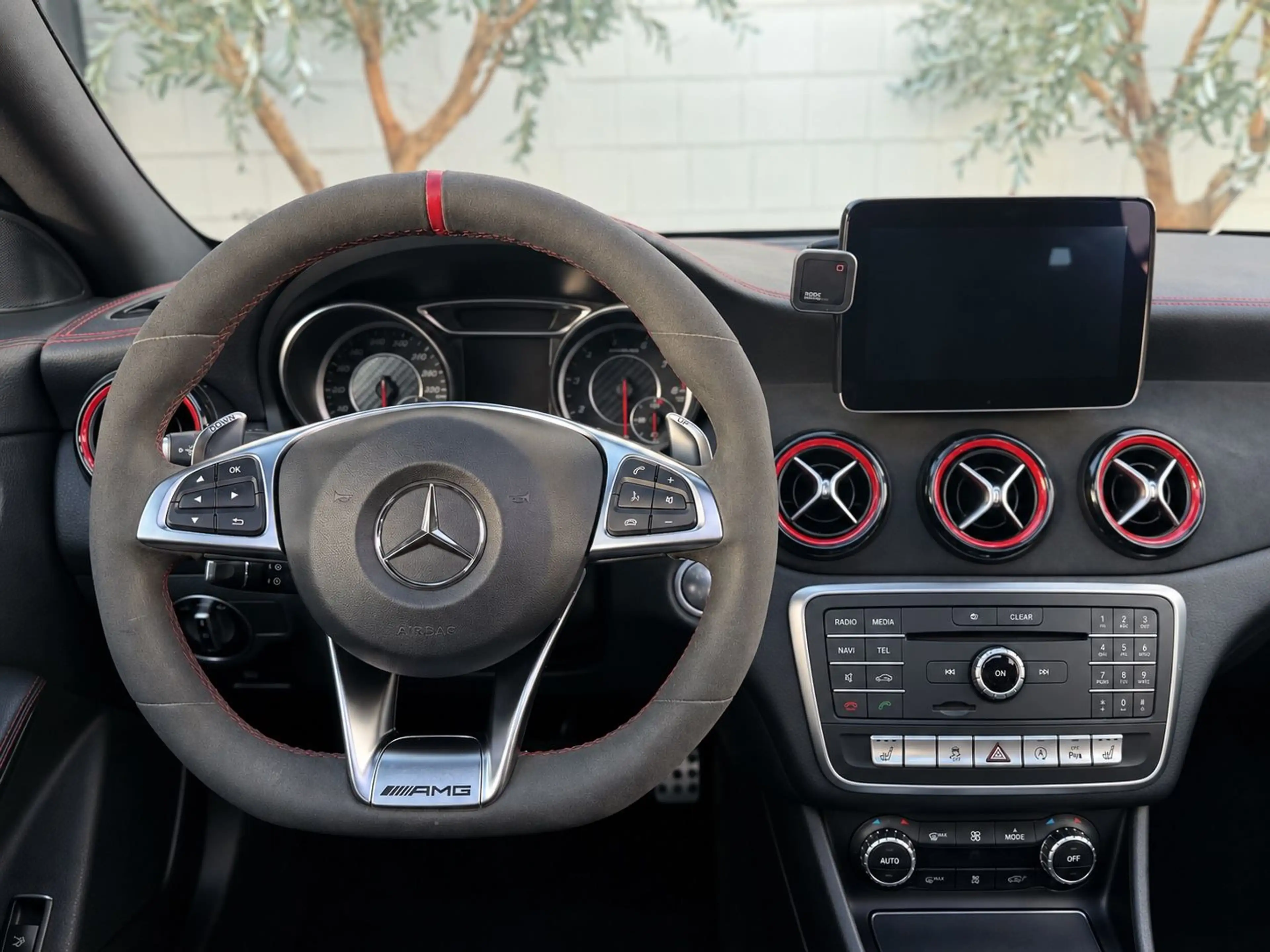 Mercedes-Benz CLA 45 AMG 4Matic*UNFALLFREI*NAVI*PANO*GARANTIE — photo 11