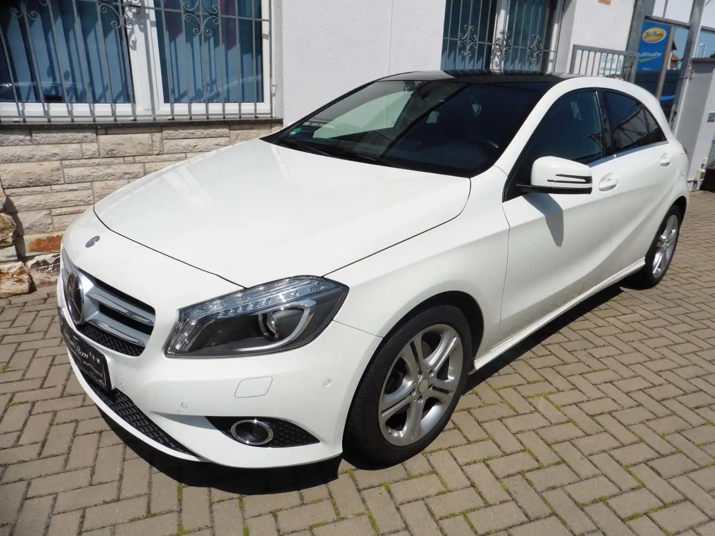 Mercedes-Benz A 180 Urban*XENON*NAVI*PDC*WR*Panoramadach*Tempomat... Weiß - 1