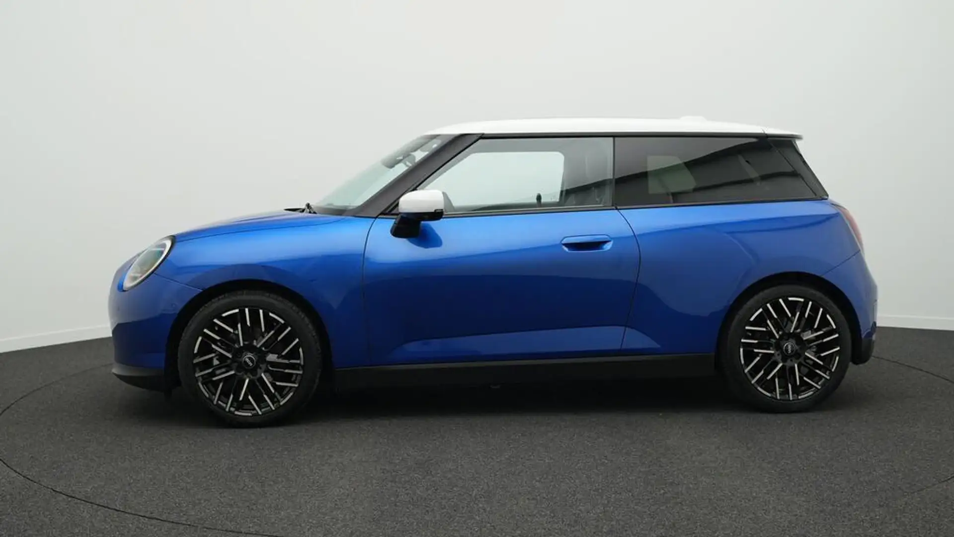 MINI Cooper SE Favoured Trim Blau - 2