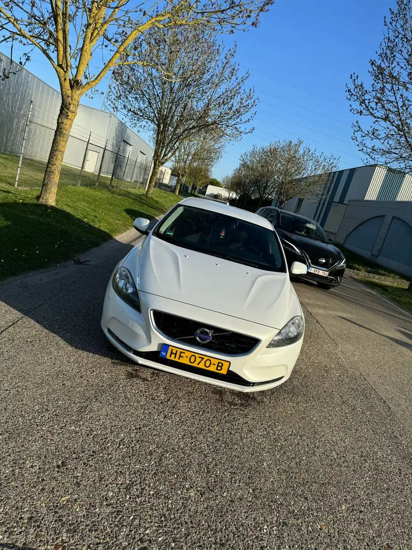 Volvo V40 1.6 D2 R-Design Biały - 1