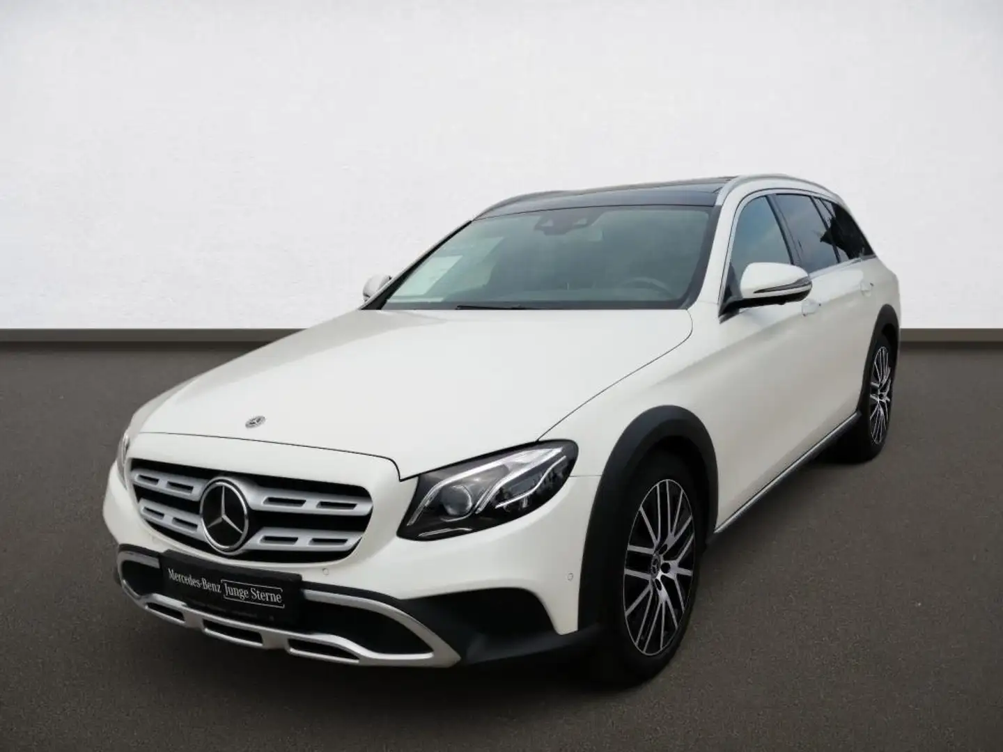 Mercedes-Benz E 220 T d 4M All-Terrain Pano*AHK*AIR*HuD*KeyGo* Weiß - 2