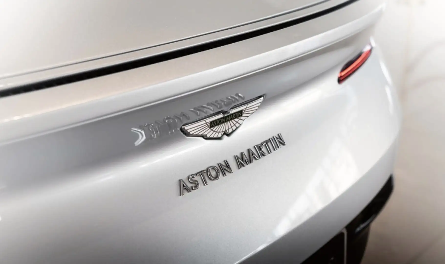 Aston Martin DB11 4.0 510 srebrna - 1