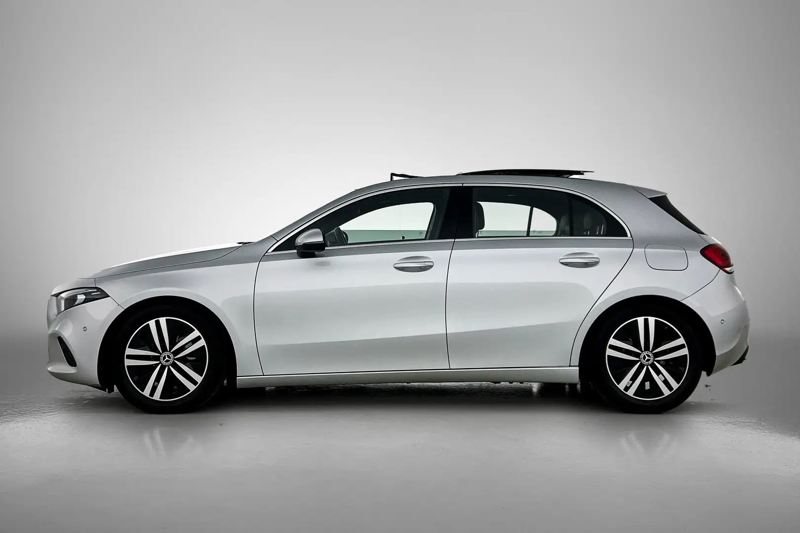 Mercedes-Benz A 180 Business Solution Luxury (PANORAMADAK, SFEERVERLIC Grijs - 2