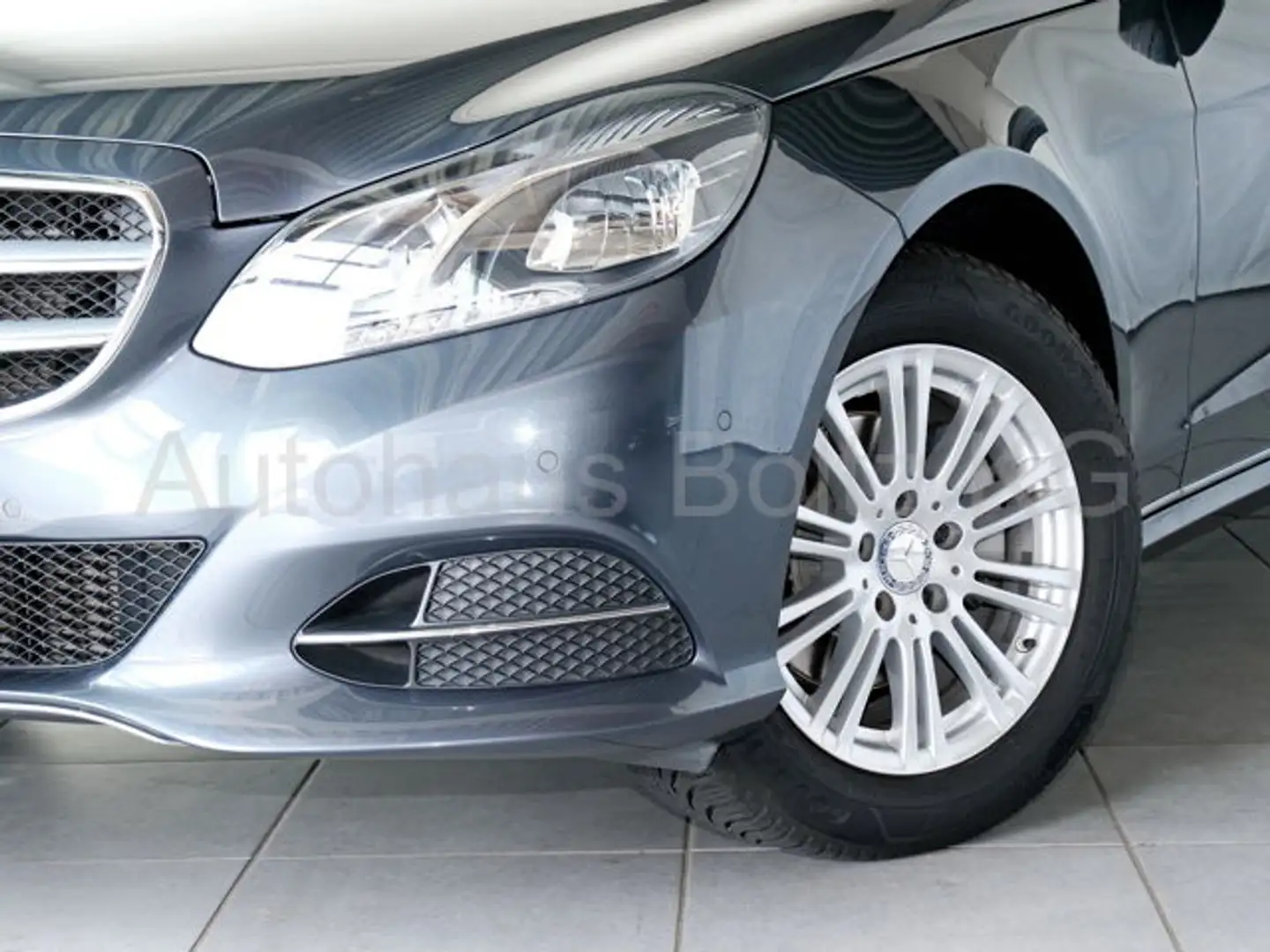 Mercedes-Benz E 200 CGI BE Navi Klimaa. Parkass. Gris - 2