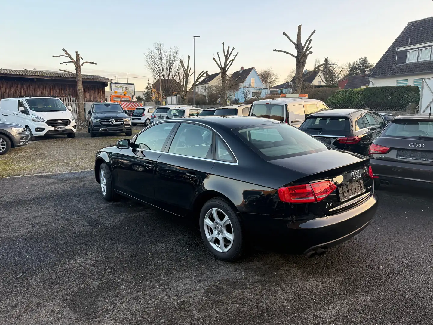 Audi A4 Attraction 2.0 TFSI Schwarz - 2