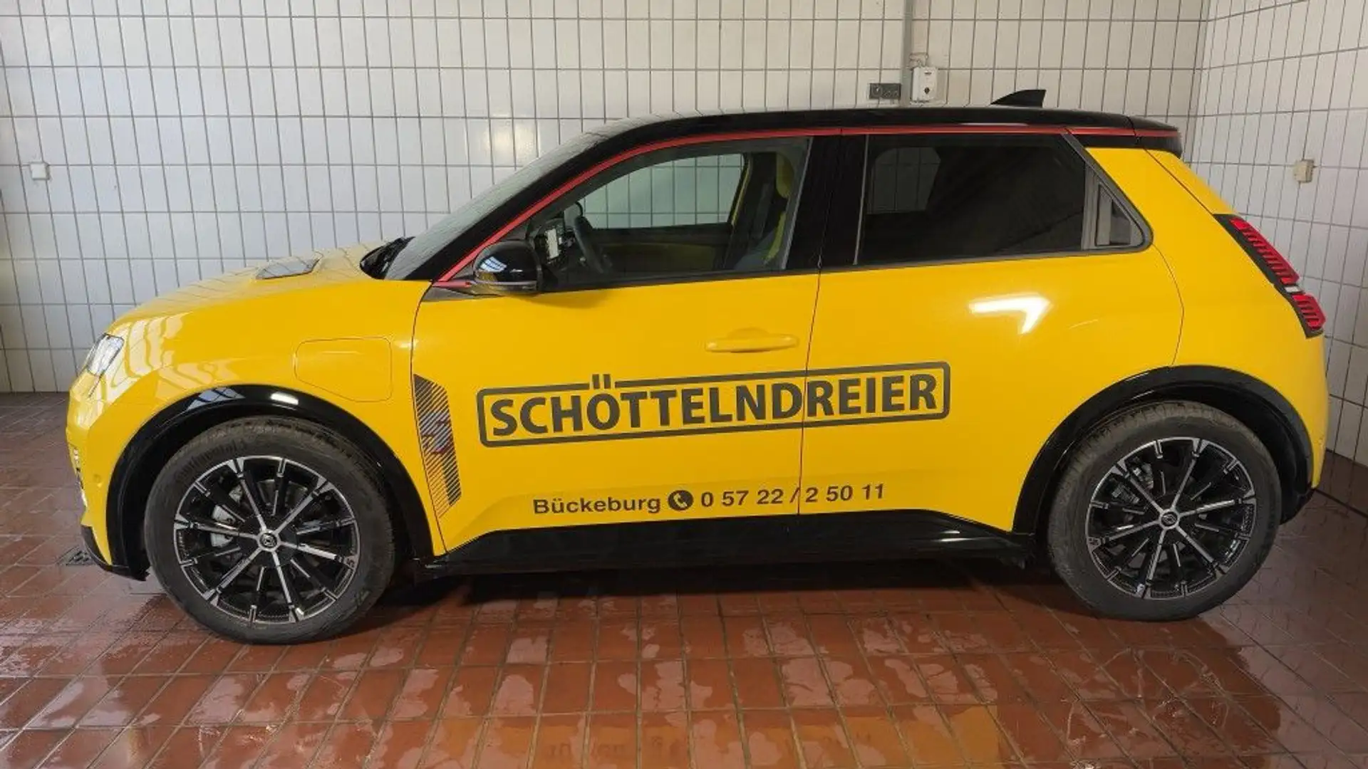 Renault R 5 E-Tech Iconic Five 150 Comfort Range Gelb - 2
