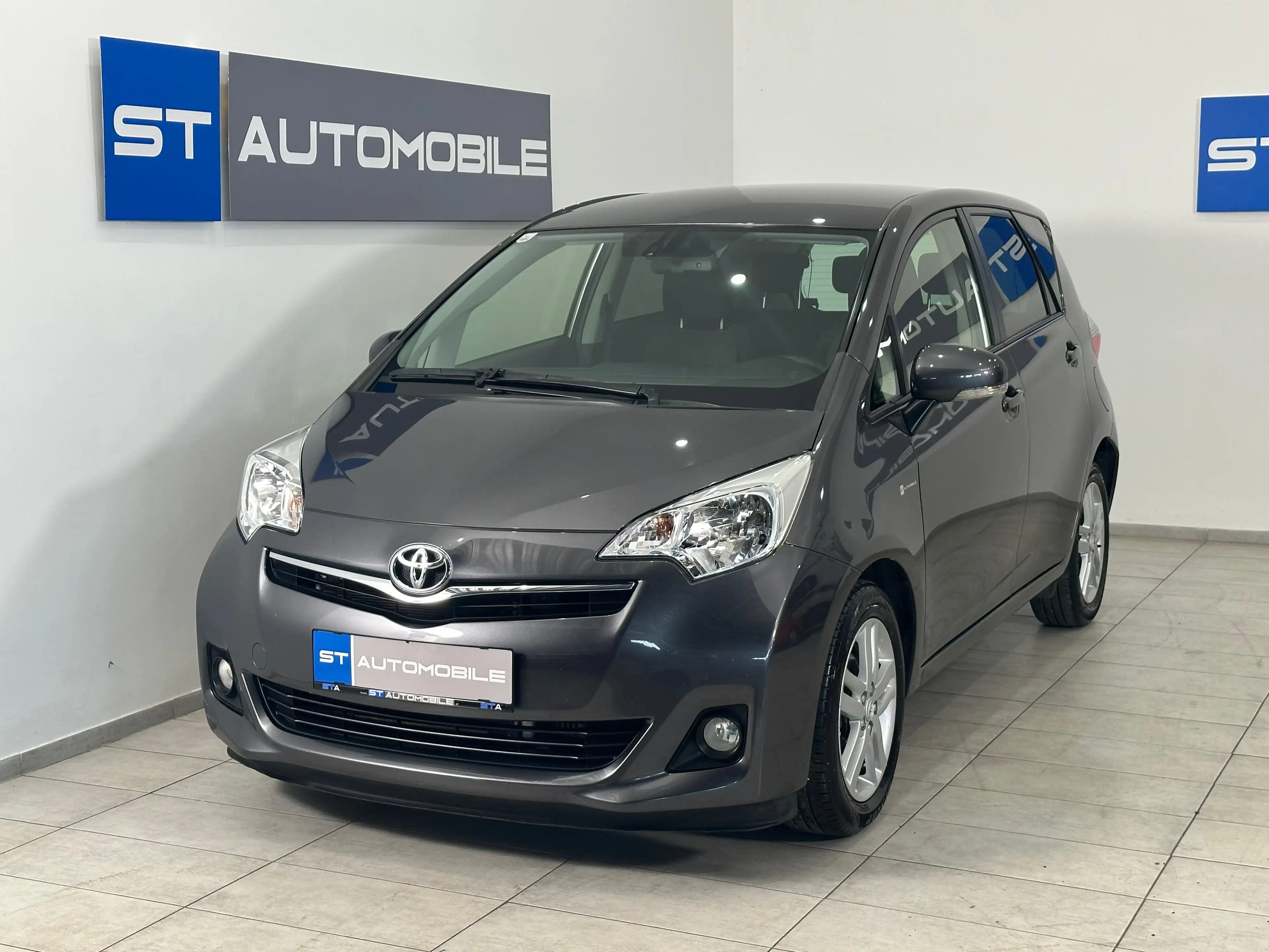Toyota Verso-S 1.4 D-4D Lounge // 1.BESITZ // AHK // KAMERA // — photo 3