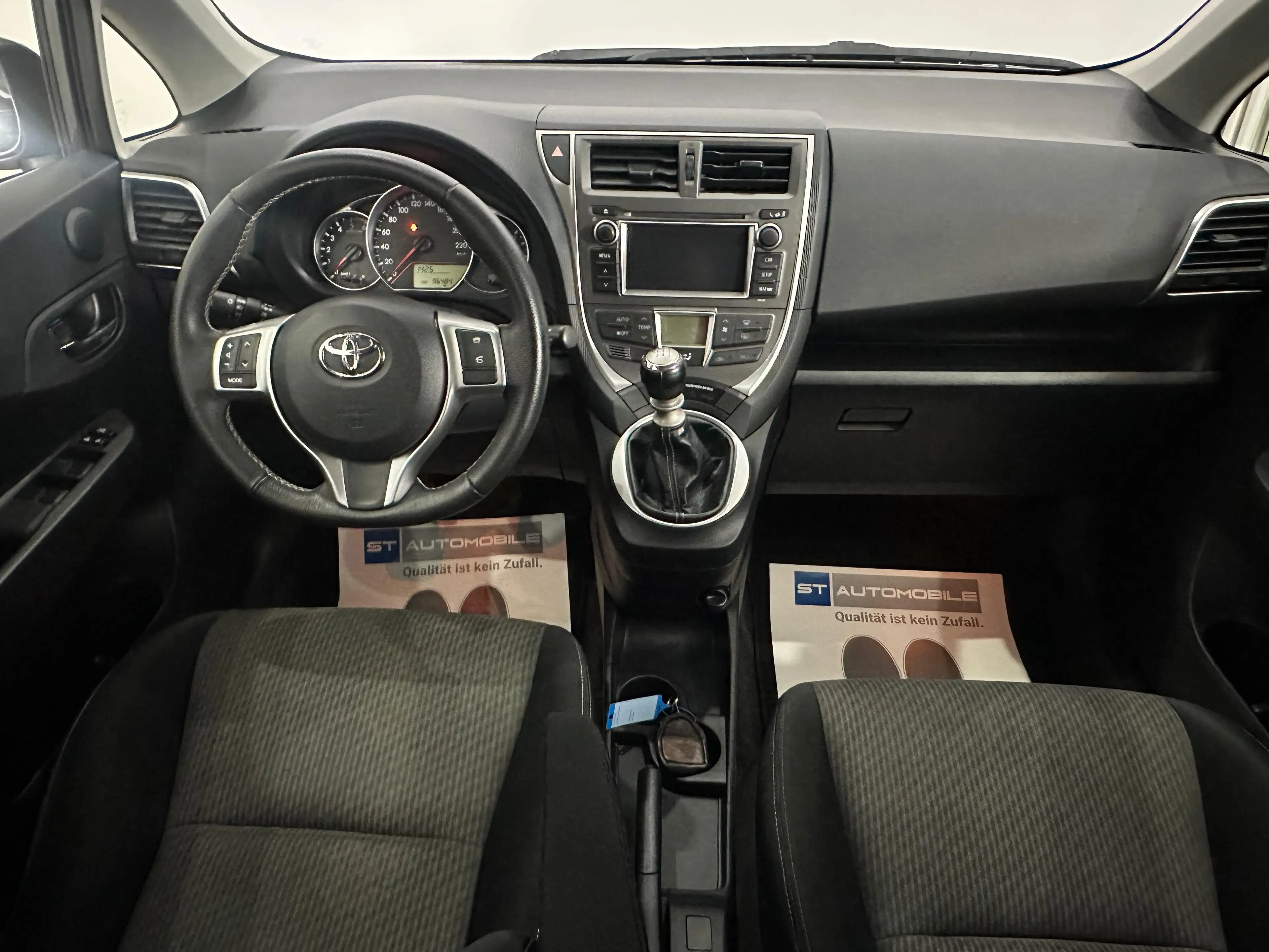 Toyota Verso-S 1.4 D-4D Lounge // 1.BESITZ // AHK // KAMERA // — photo 7