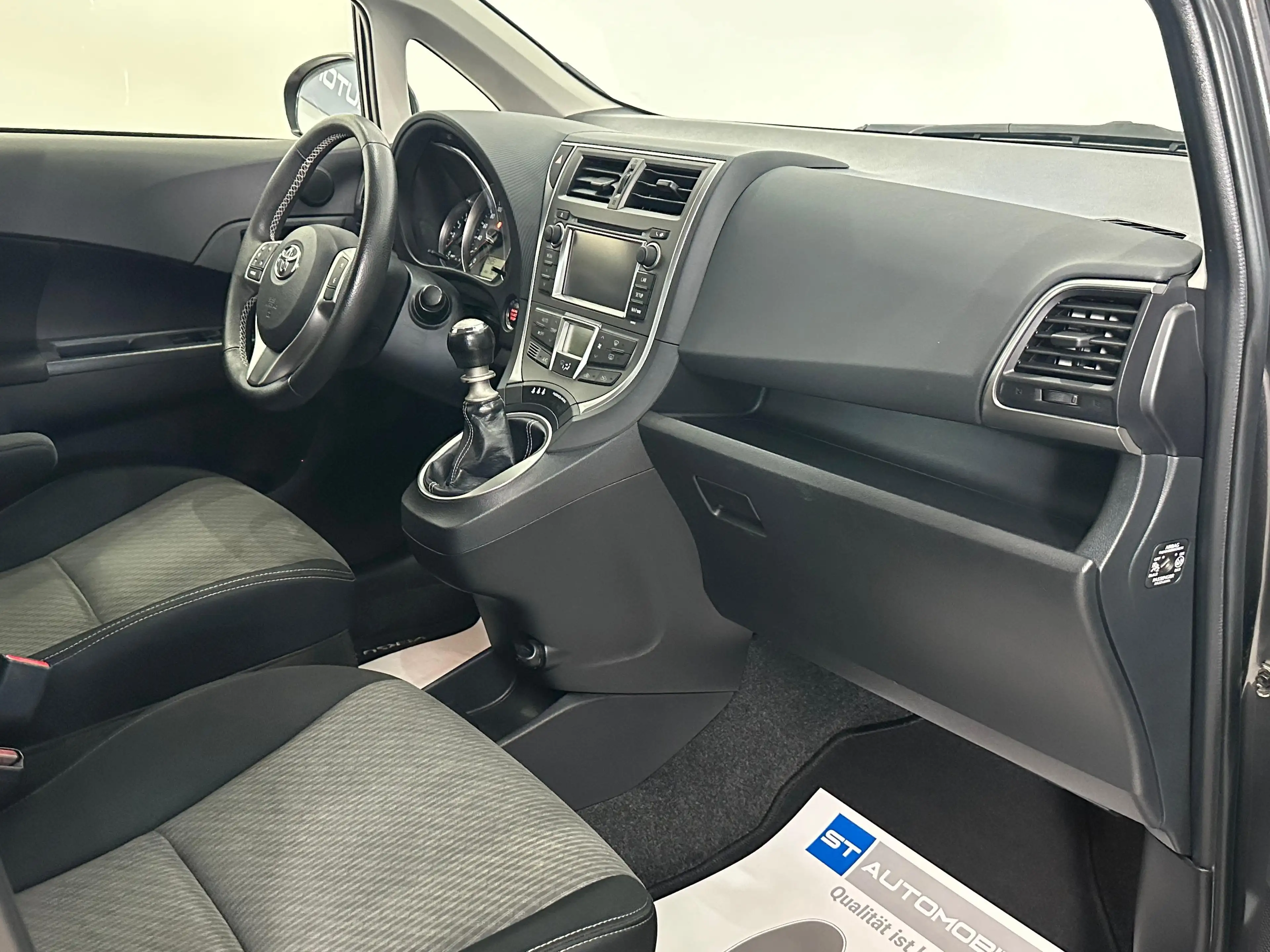 Toyota Verso-S 1.4 D-4D Lounge // 1.BESITZ // AHK // KAMERA // — photo 9