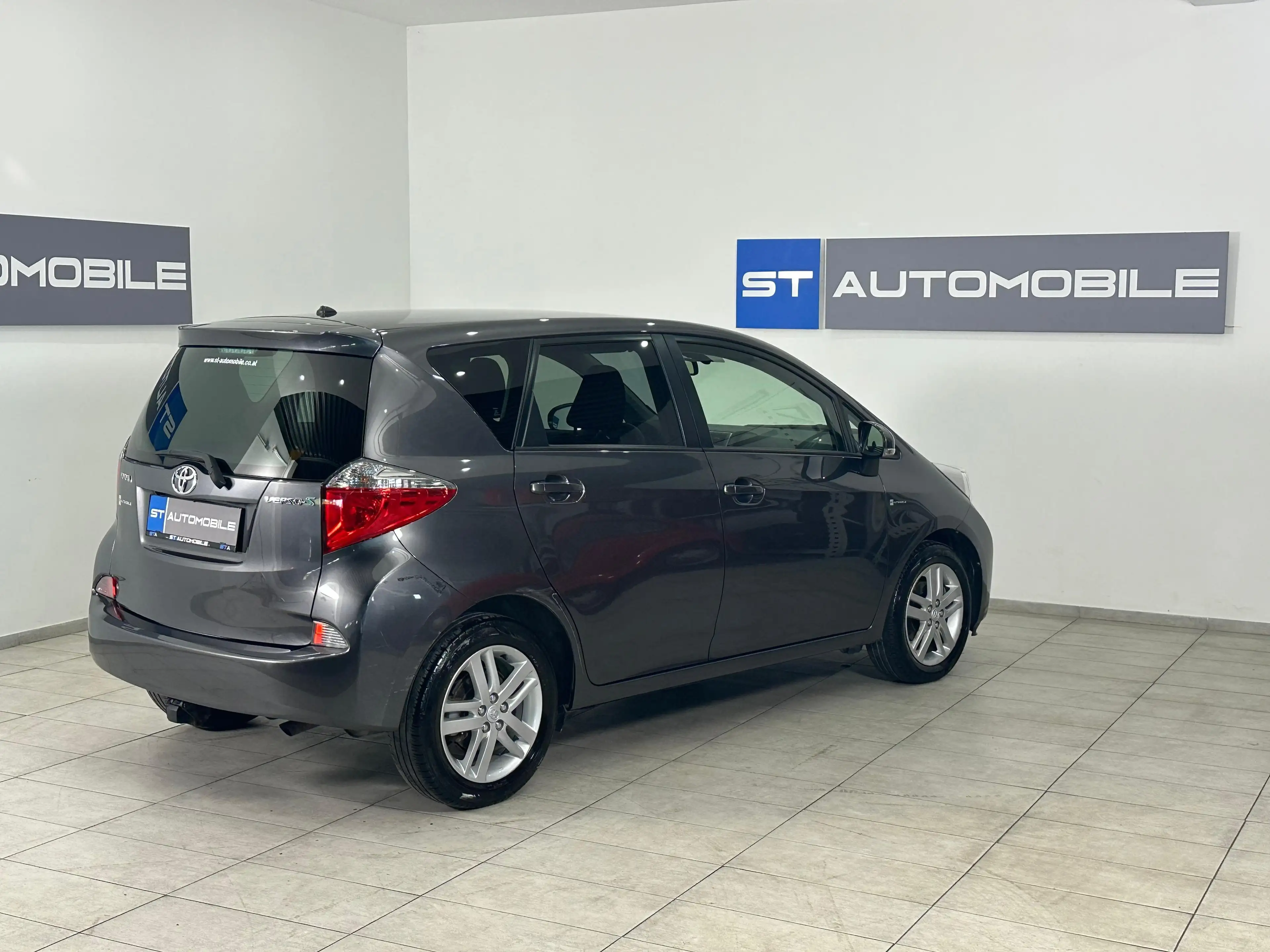 Toyota Verso-S 1.4 D-4D Lounge // 1.BESITZ // AHK // KAMERA // — photo 4