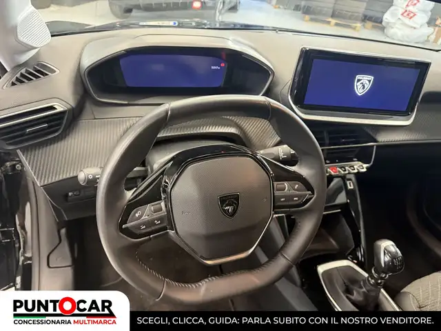 Peugeot 208 view 11