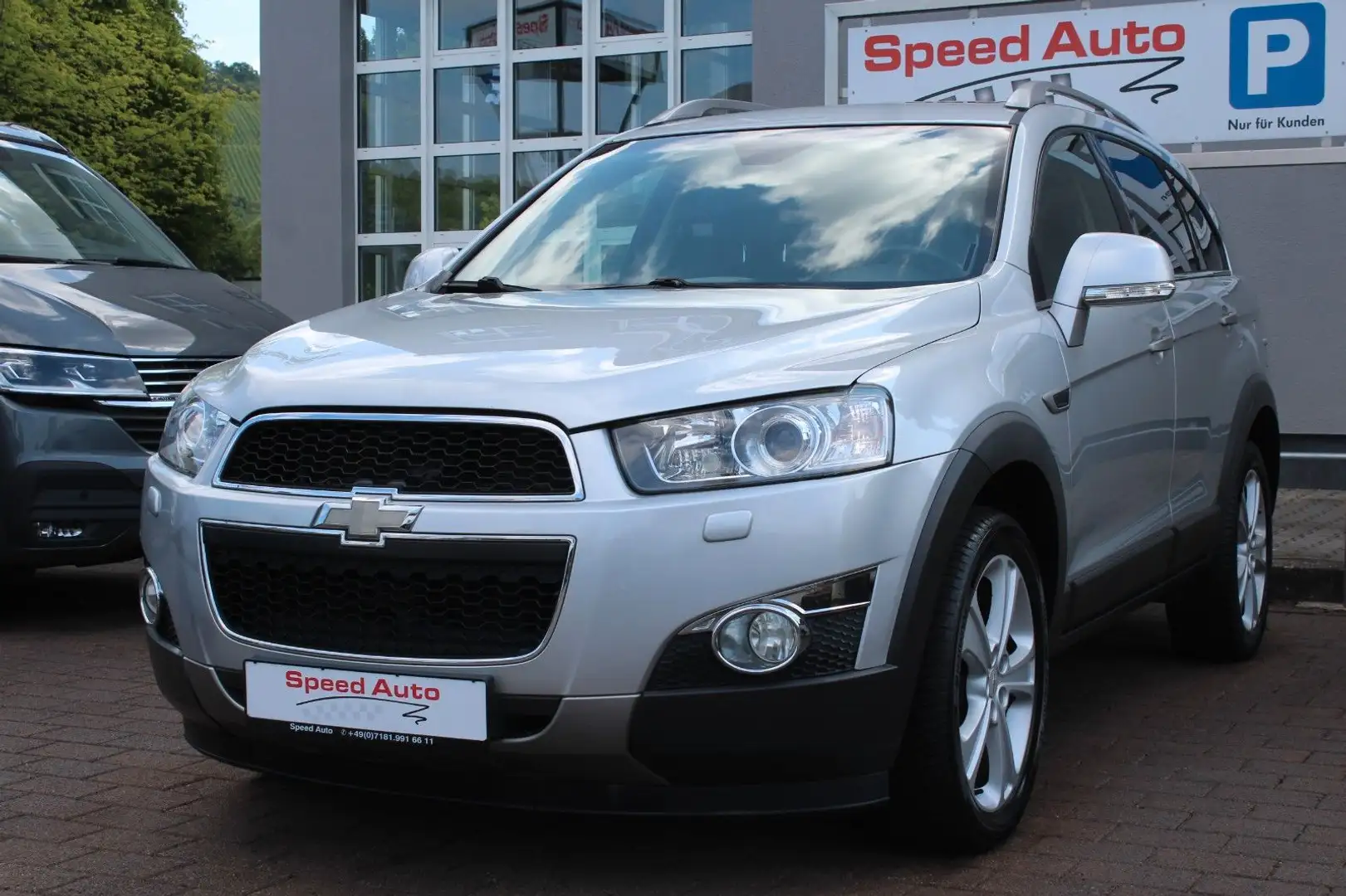 Chevrolet Captiva 2.2 4WD/NAVI/AHK/LEDER/7SITZ/KAMERA/PDC Argintiu - 2