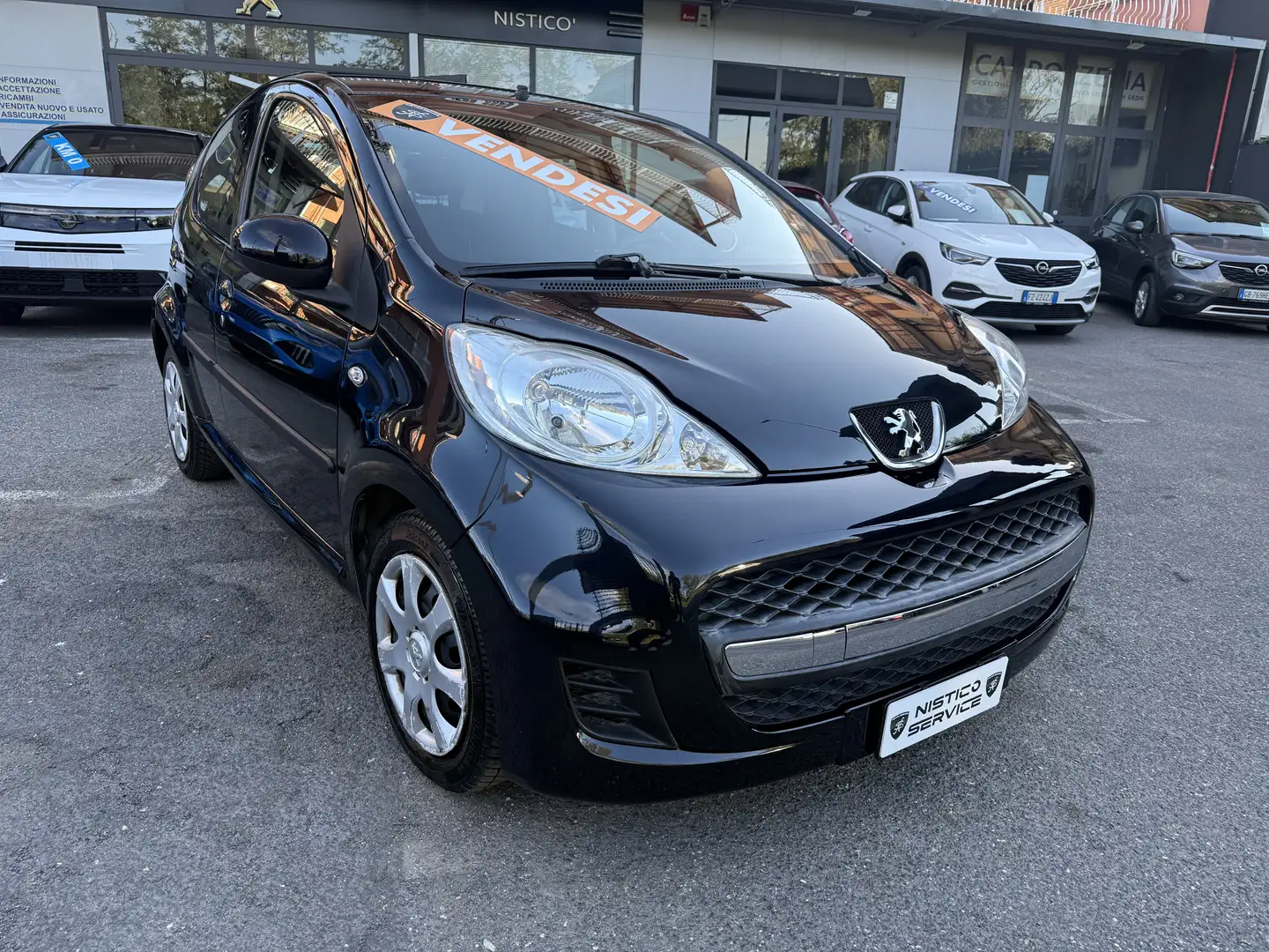Peugeot 107 107  1.0 12v Allure (sweet years) 5p 2tronic FL Negro - 1