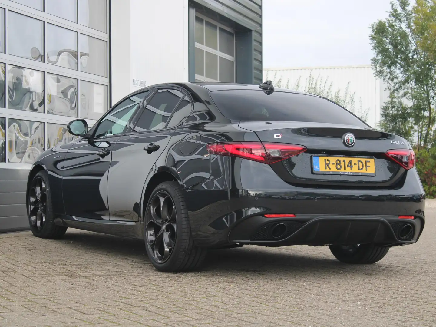 Alfa Romeo Giulia 2.0 Turbo Aut. 320pk AWD Veloce | Schuif-/Kantelda Zwart - 2