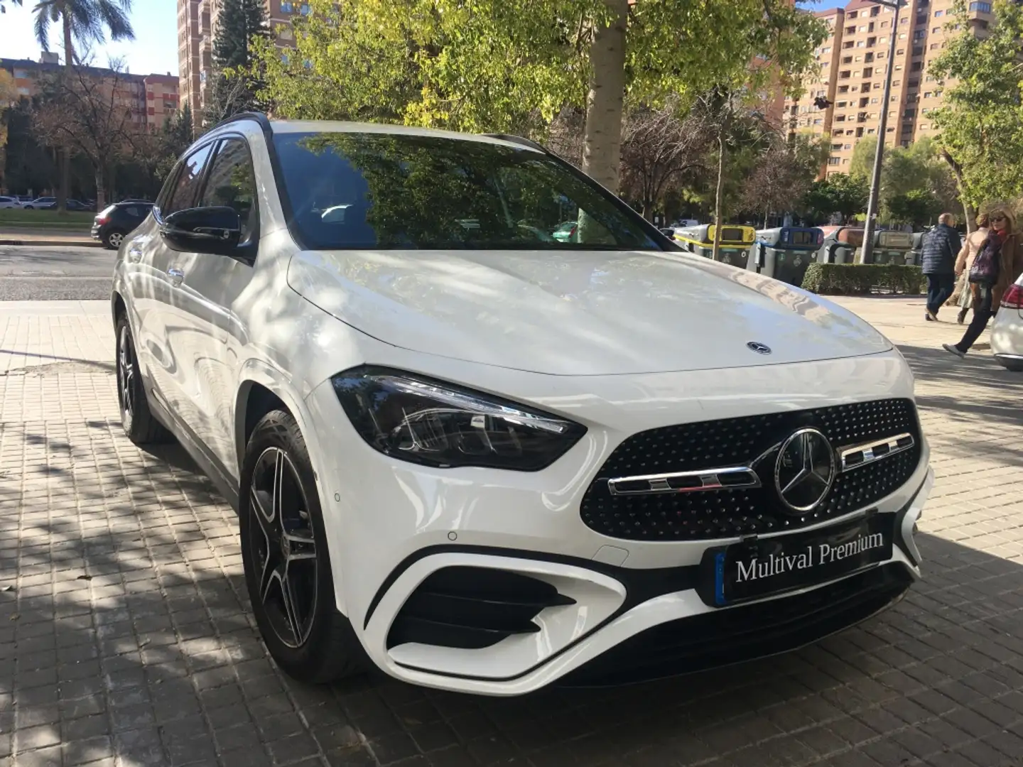 Mercedes-Benz GLA 200 200d 8G-DCT Blanc - 1