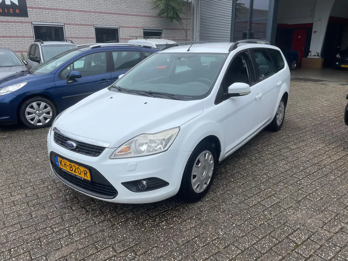 Ford Focus Wagon 1.6 Trend Weiß - 1