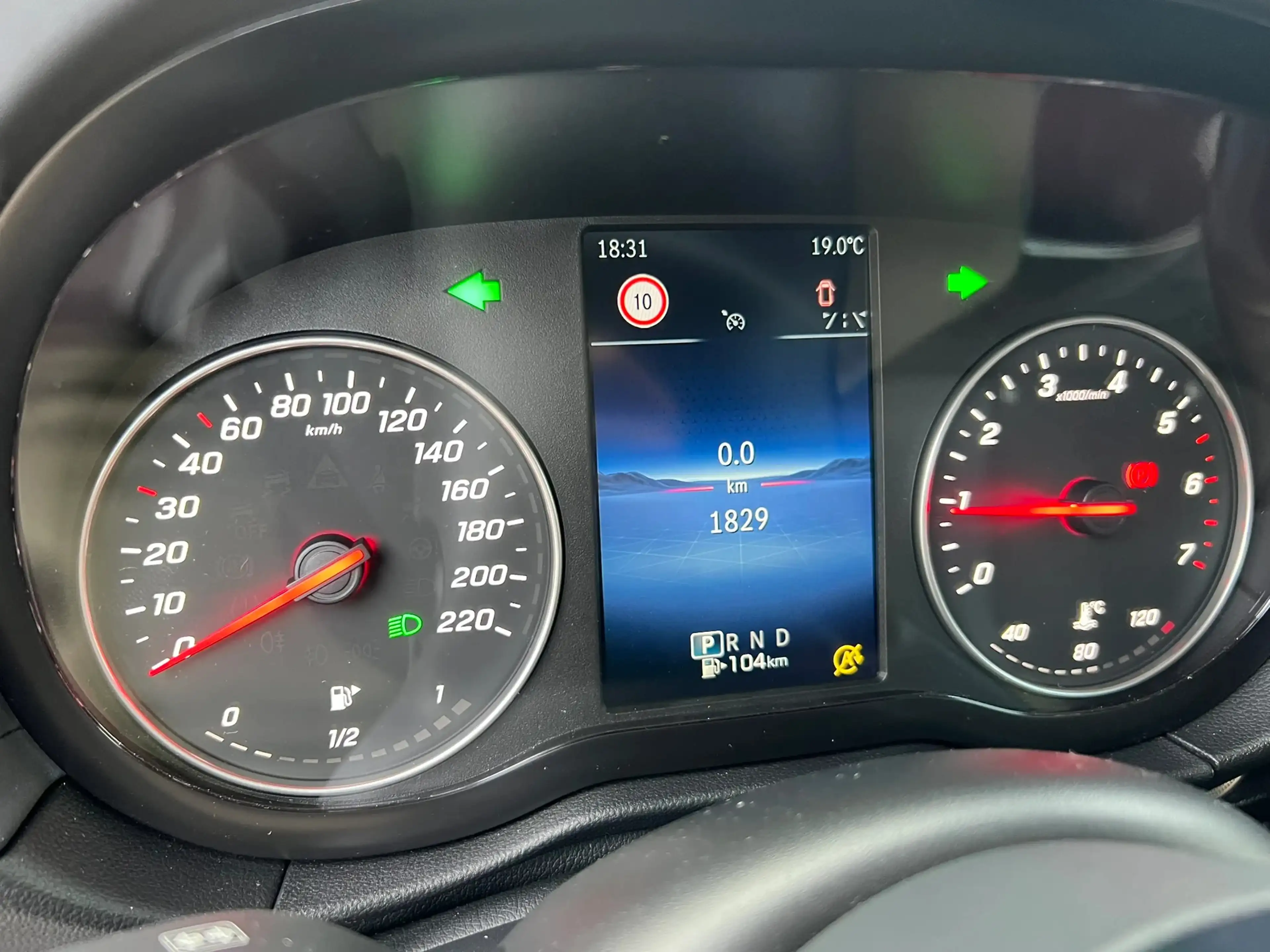 Mercedes-Benz T-Class 180 L2 FWD AUTO (31.000€ex.) — photo 18