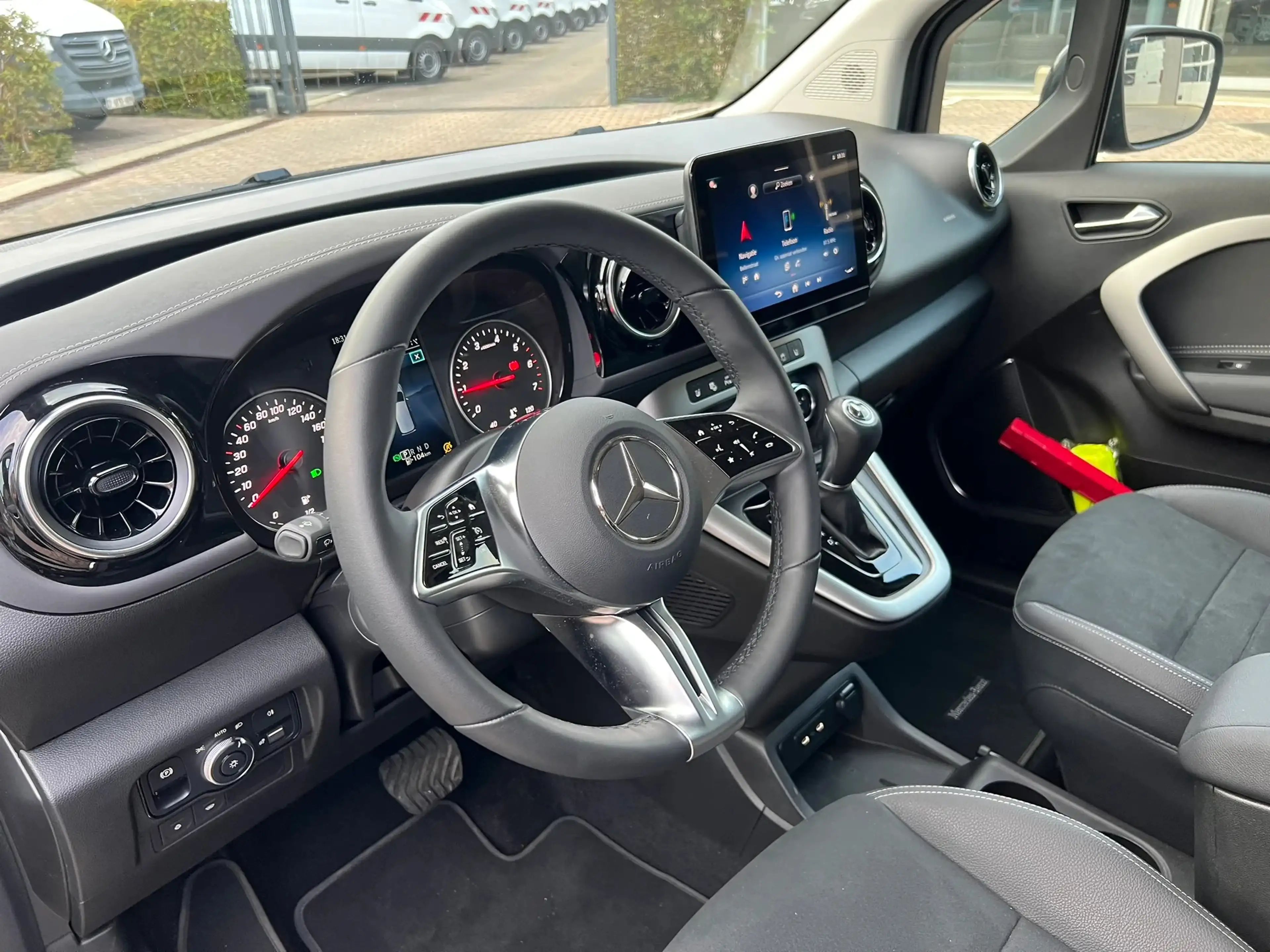 Mercedes-Benz T-Class 180 L2 FWD AUTO (31.000€ex.) — photo 15