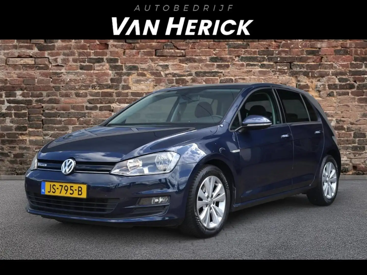 Volkswagen Golf 1.0 TSI 115PK Connected Series 5 deurs | Camera | Blauw - 1