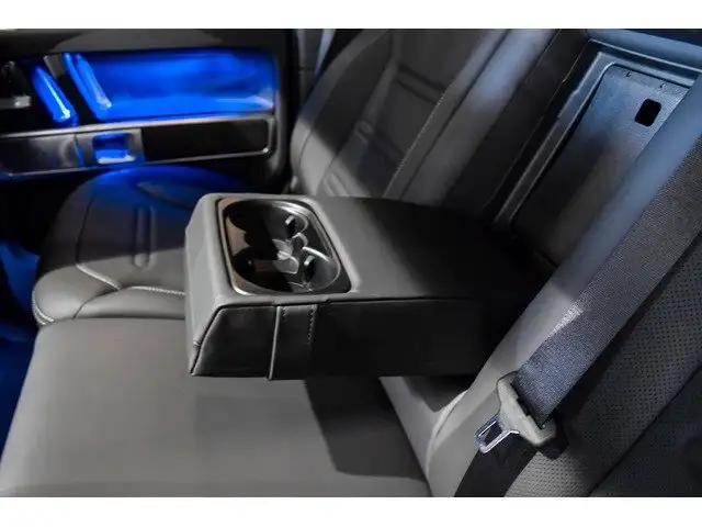 Mercedes-Benz G-Class view 23