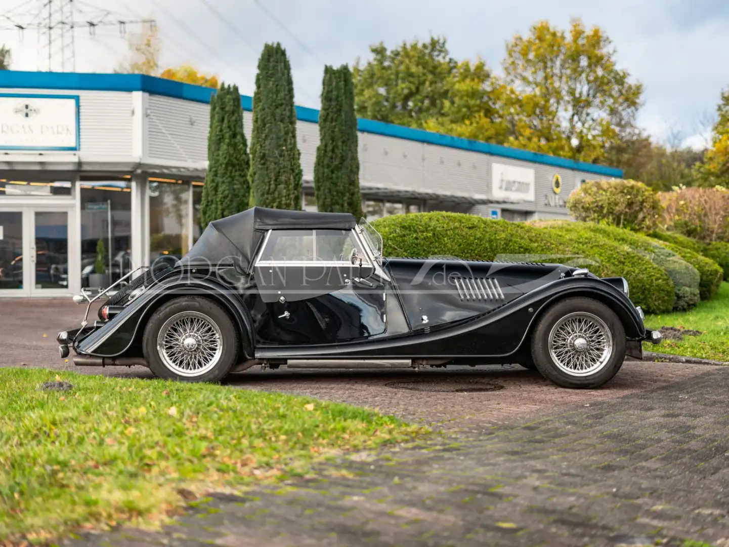Morgan Plus 4 mit außerordentlicher Ausstattung Schwarz - 2