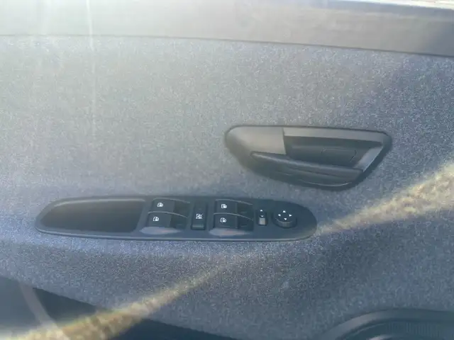 Lancia Ypsilon view 11