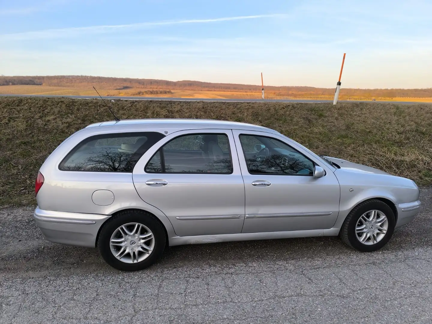 Lancia Lybra Lybra SW 1,9 jtd Business Class Business Class Grau - 2