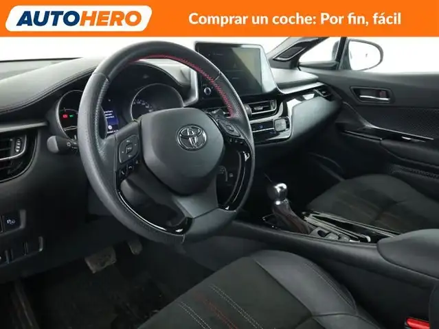 Toyota C-HR view 12
