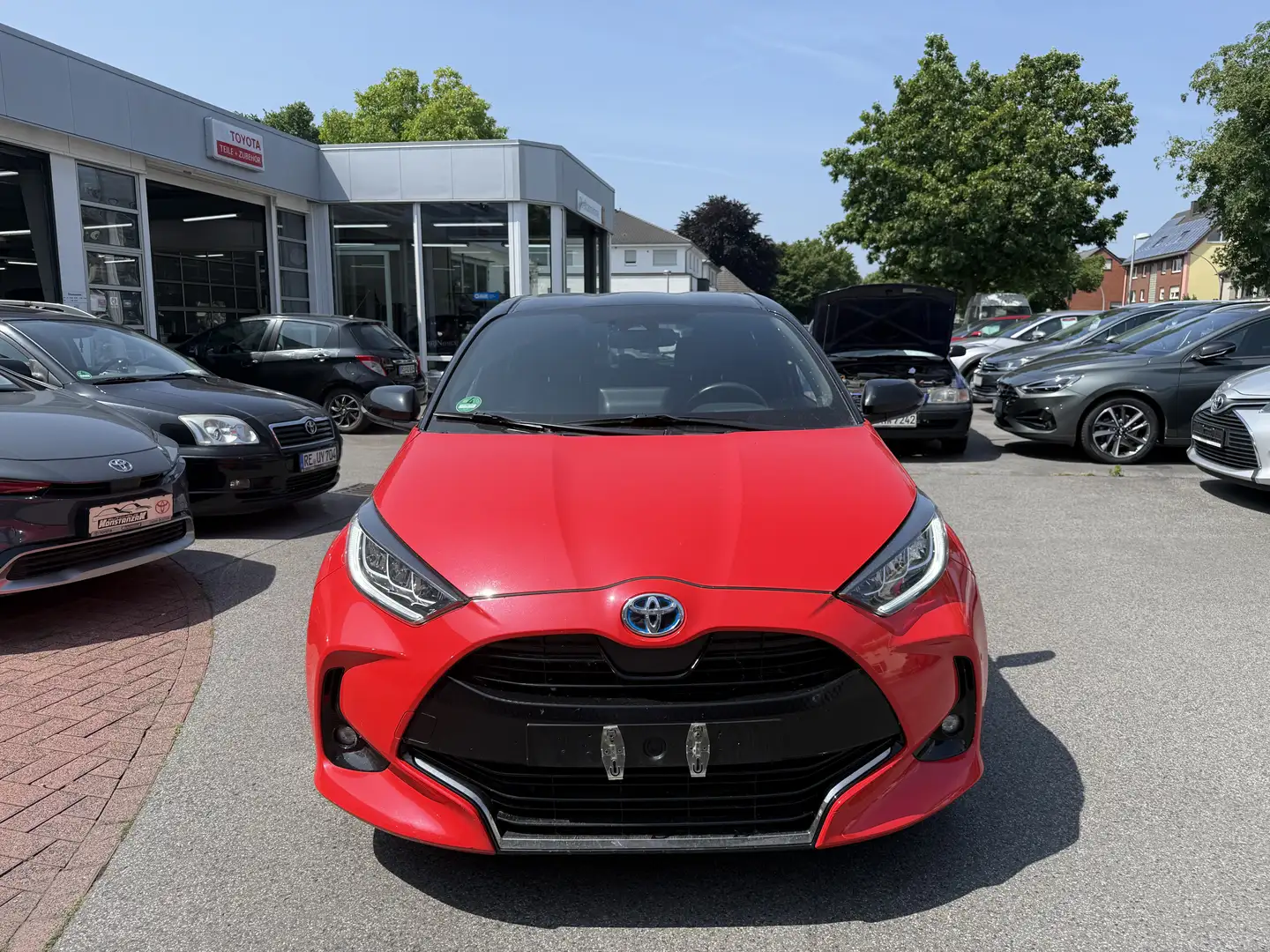 Toyota Yaris Hybrid Premiere Edition Rouge - 1