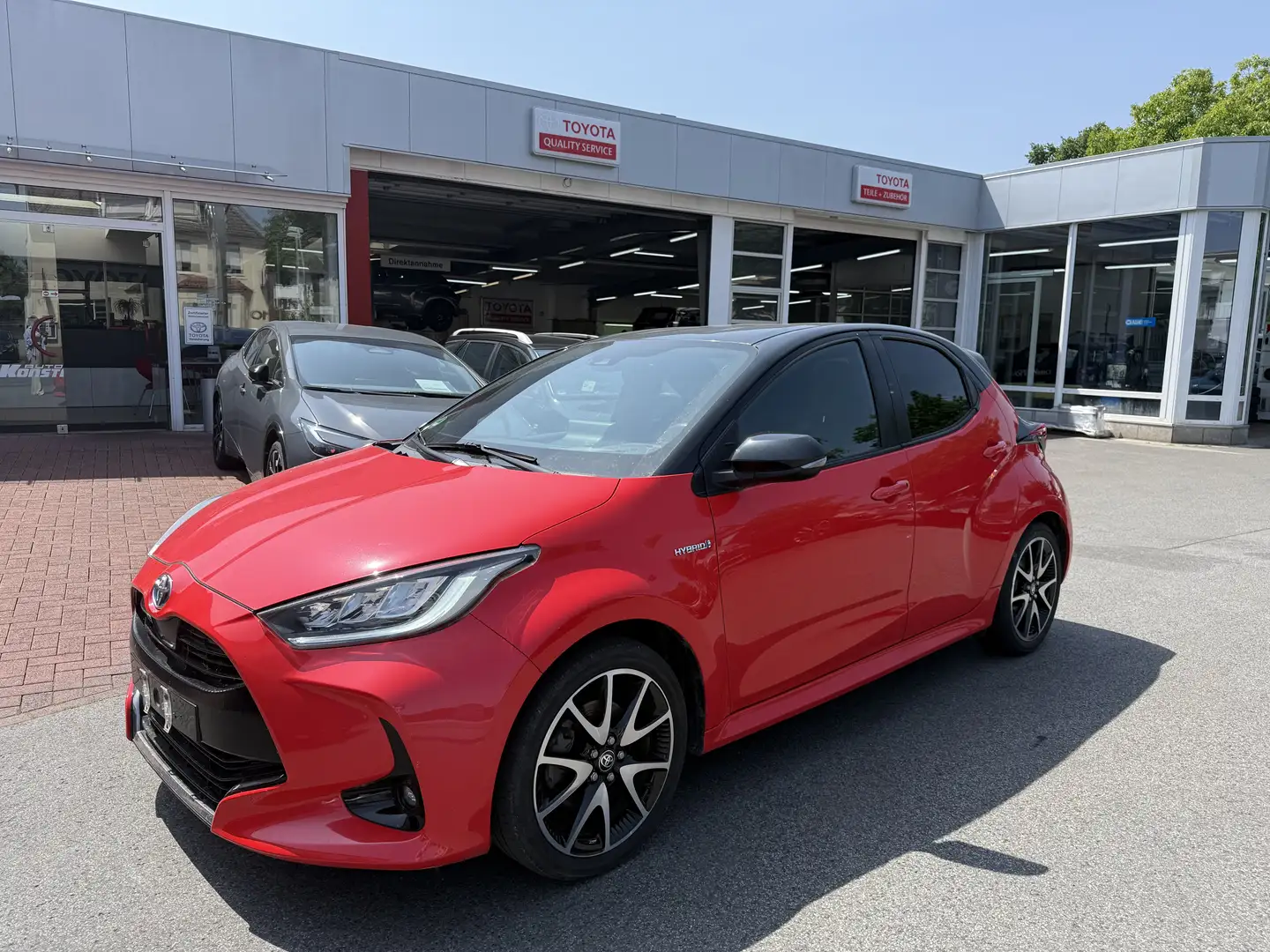 Toyota Yaris Hybrid Premiere Edition Rouge - 2