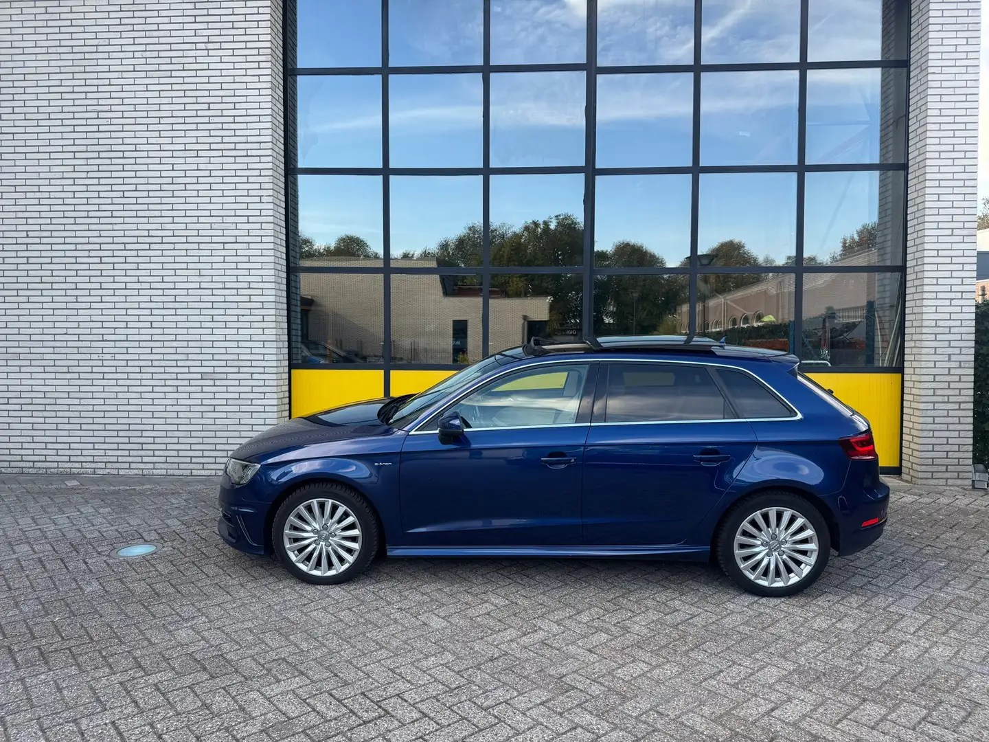 Audi A3 Sportback 1.4 e-tron PHEV Attraction Pro Line plus Blau - 2