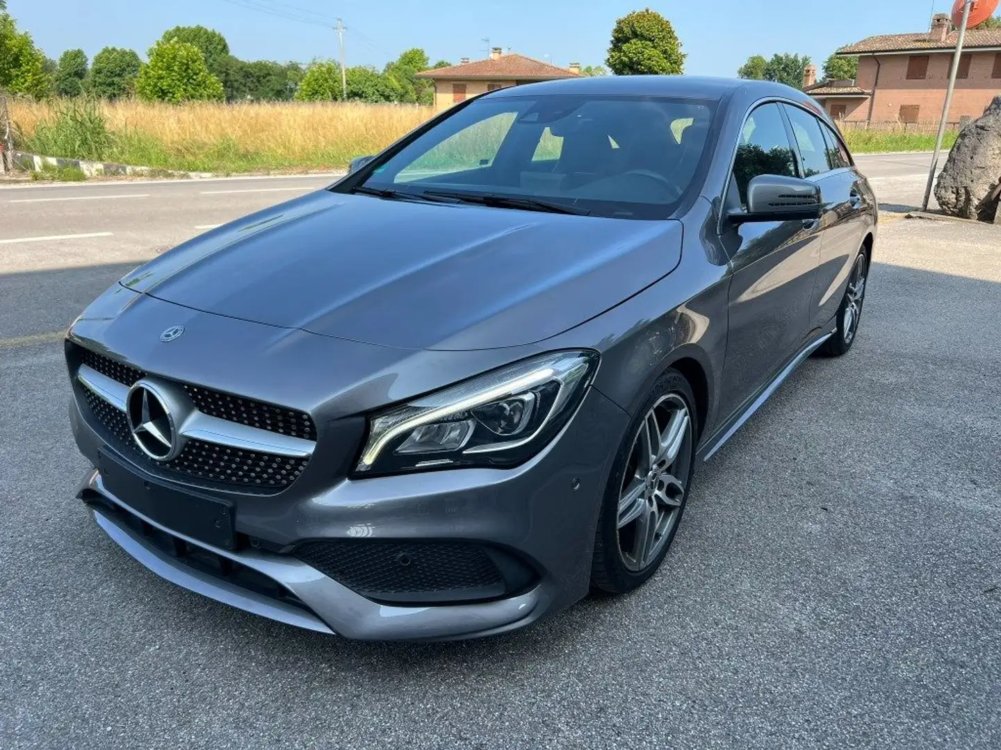 Mercedes-Benz CLA 180 Shooting Brake  Premium Automatica Grigio - 1