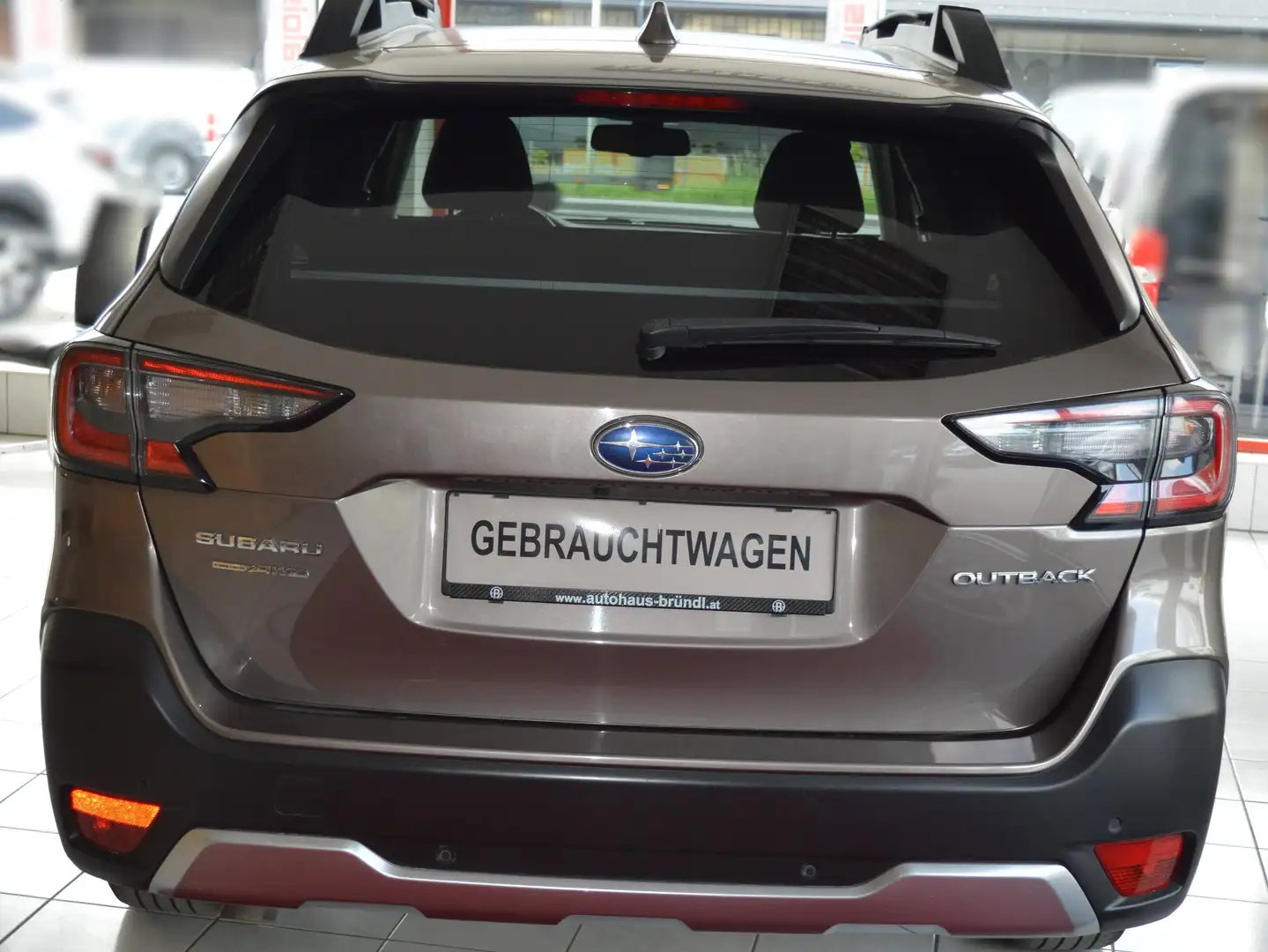 Subaru OUTBACK 2,5 i Touring AWD CVT Bronze - 2