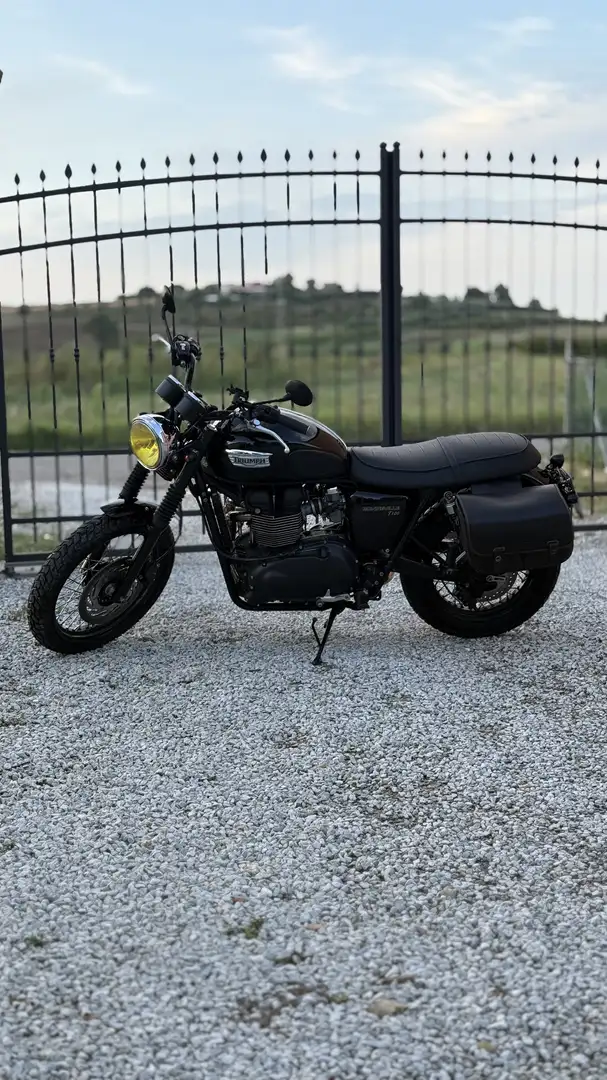 Triumph Bonneville T100 Black - 1