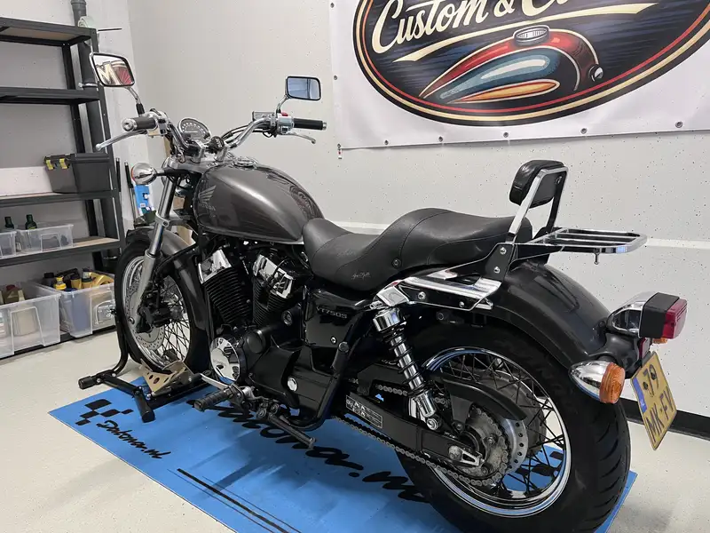 Honda Shadow VT 750 - foto 4