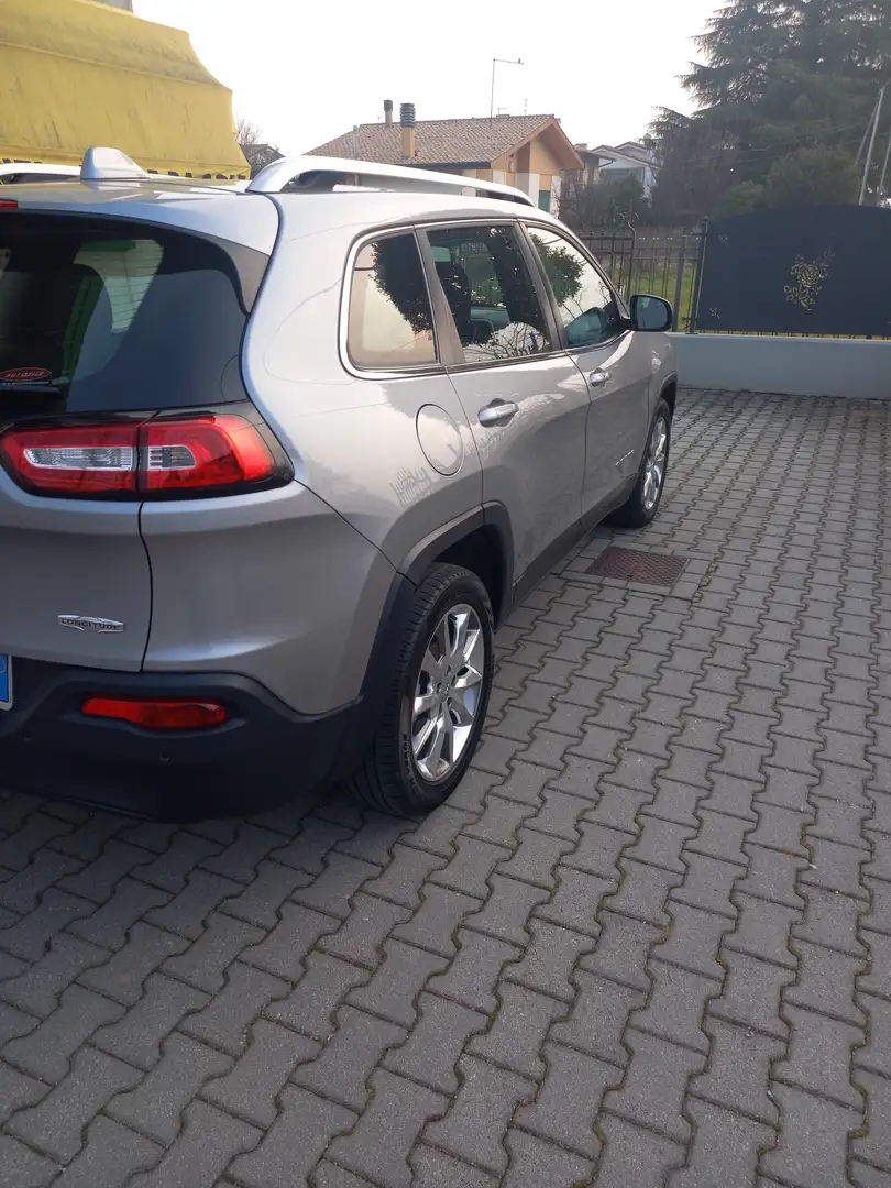 Jeep Cherokee Cherokee 2.0 mjt II Longitude Fwd 140cv Grigio - 2