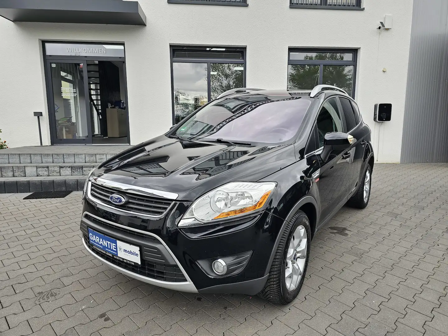 Ford Kuga 2.0 TDCI Allrad KLIMA PANO AHK PDC Schwarz - 1
