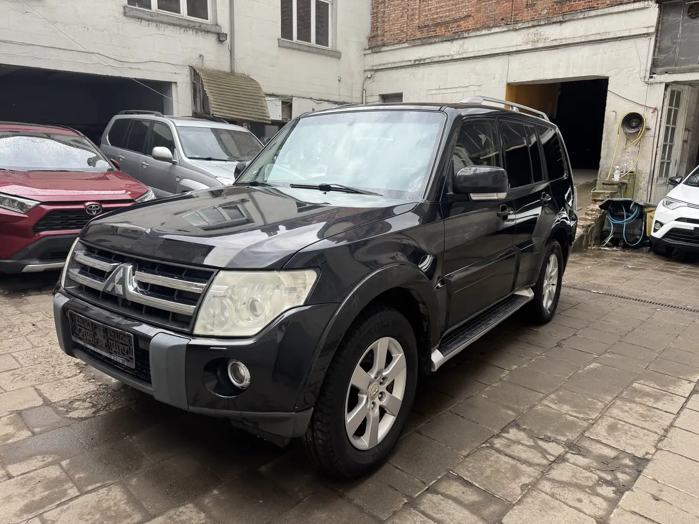 Mitsubishi Pajero 3.2 DI-D Automatik Intense Zwart - 1